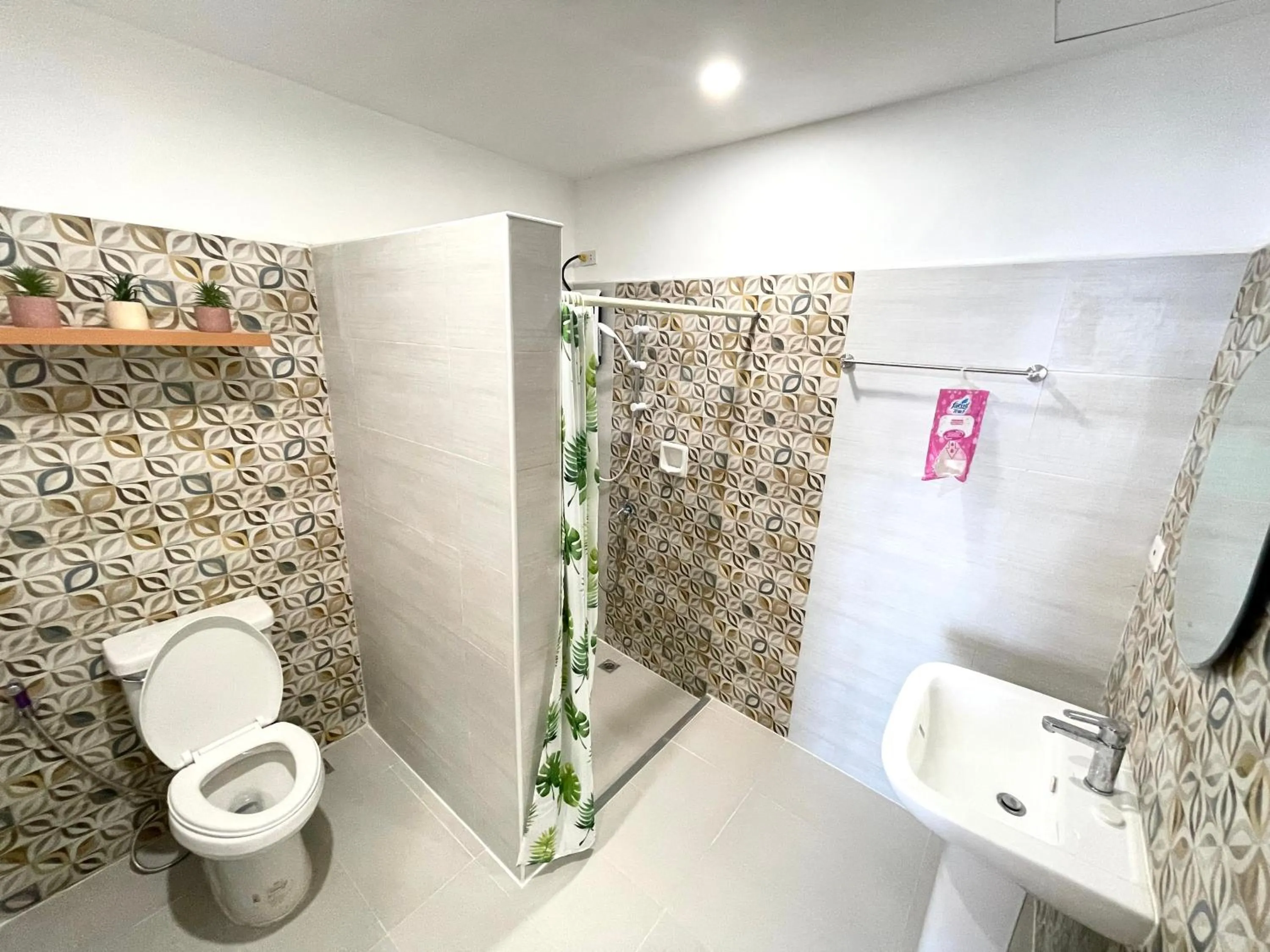 Shower in Marina Village