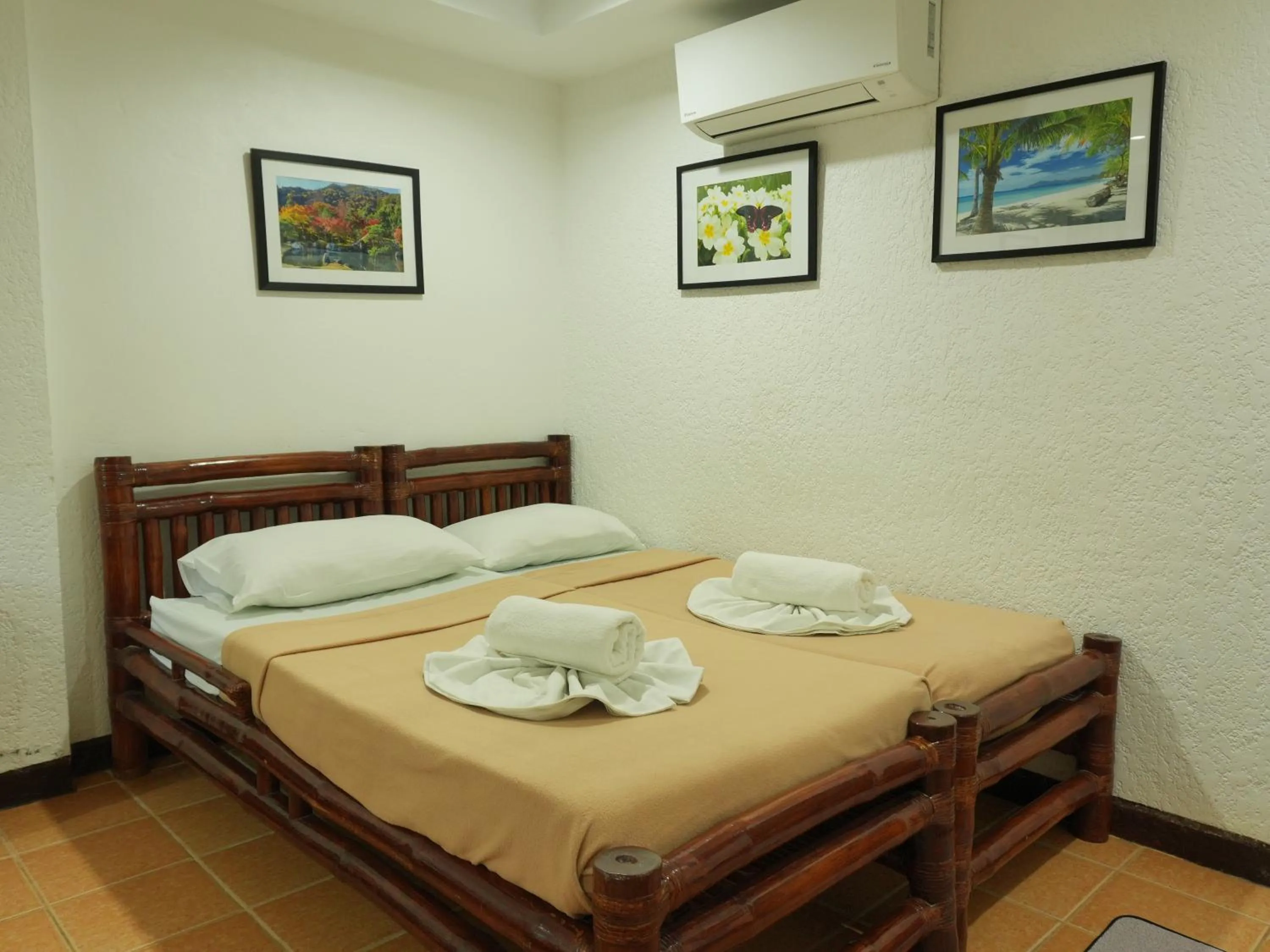 Bed in Marina Village