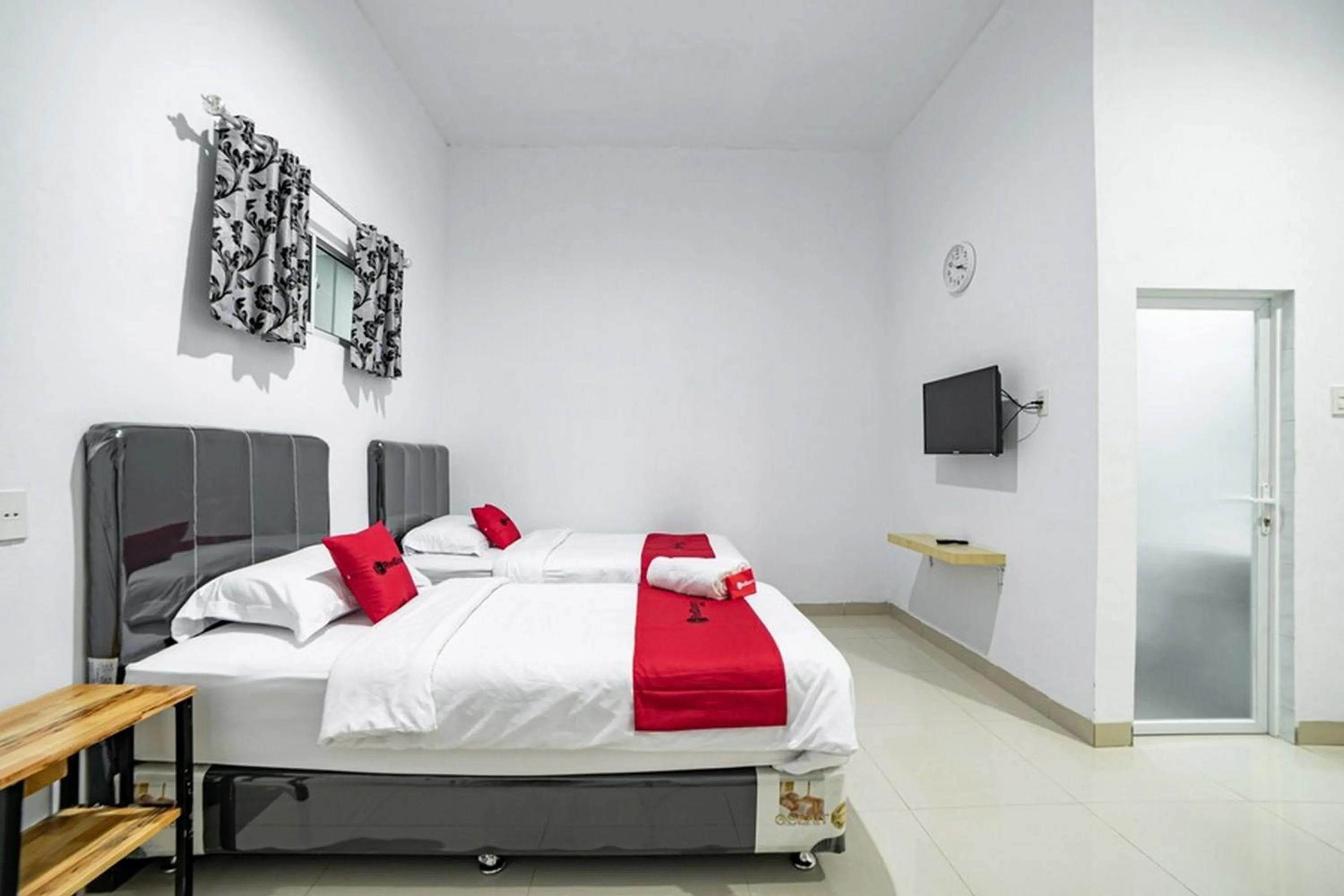 Bed in RedDoorz Plus near Thamrin Plaza Medan