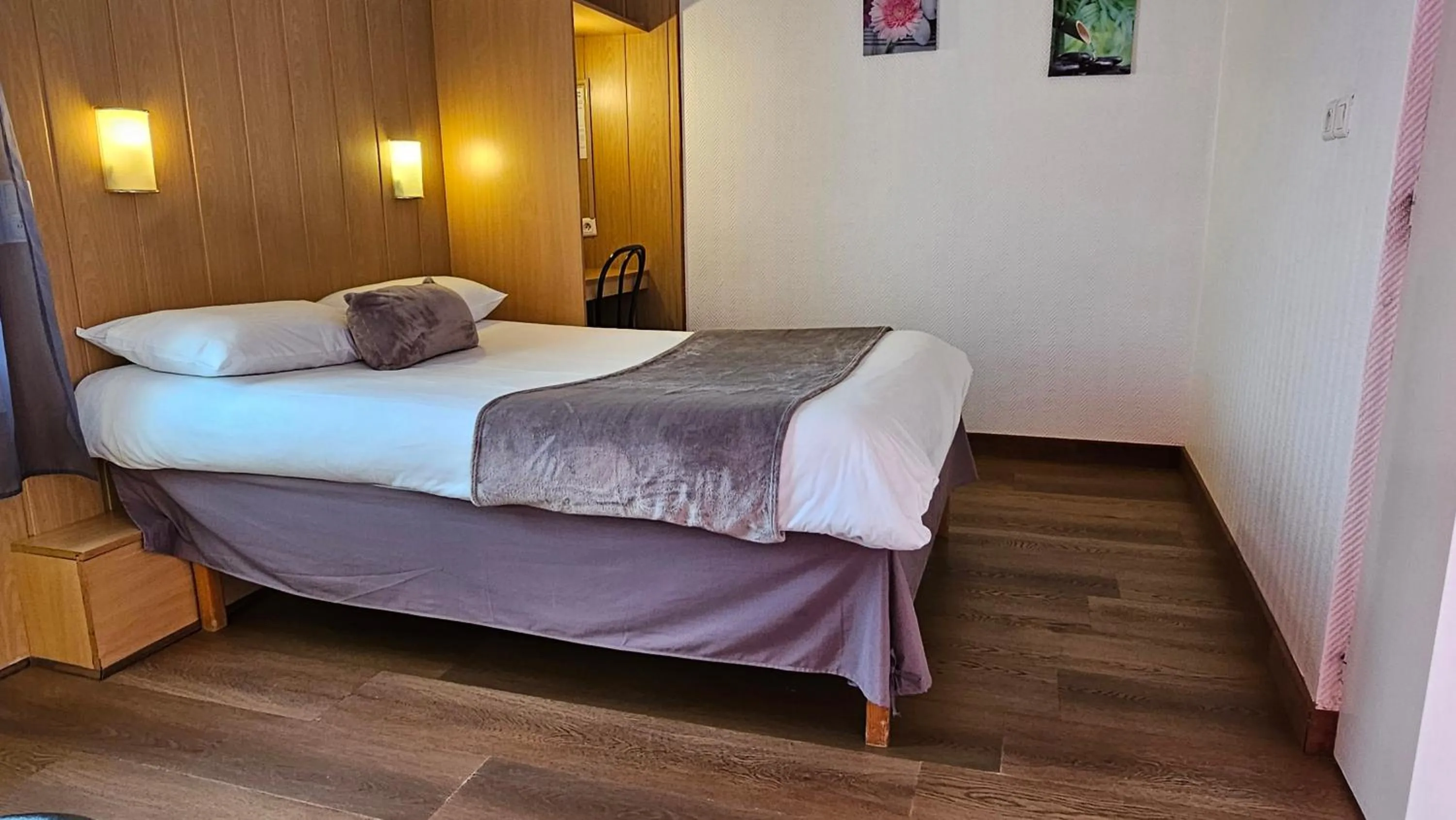 Bed in Brit Hotel Essentiel Pau Lescar