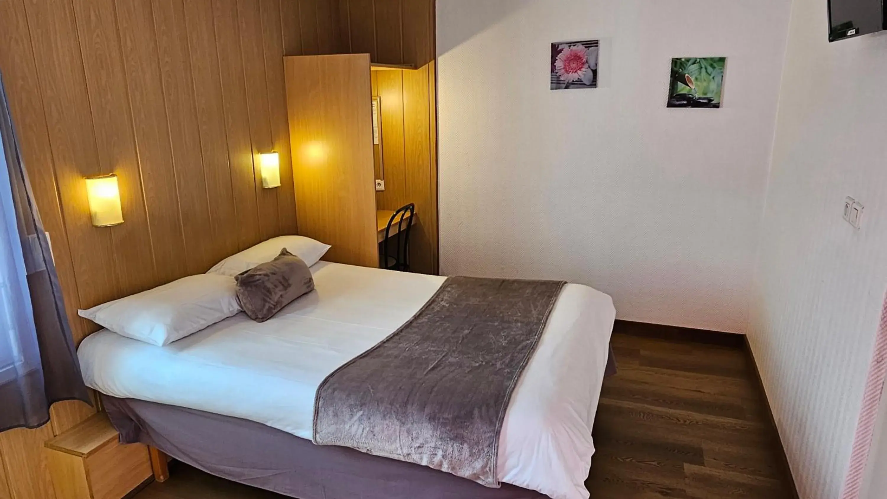 Double Room in Brit Hotel Essentiel Pau Lescar Double Room in Brit Hotel Essentiel Pau Lescar