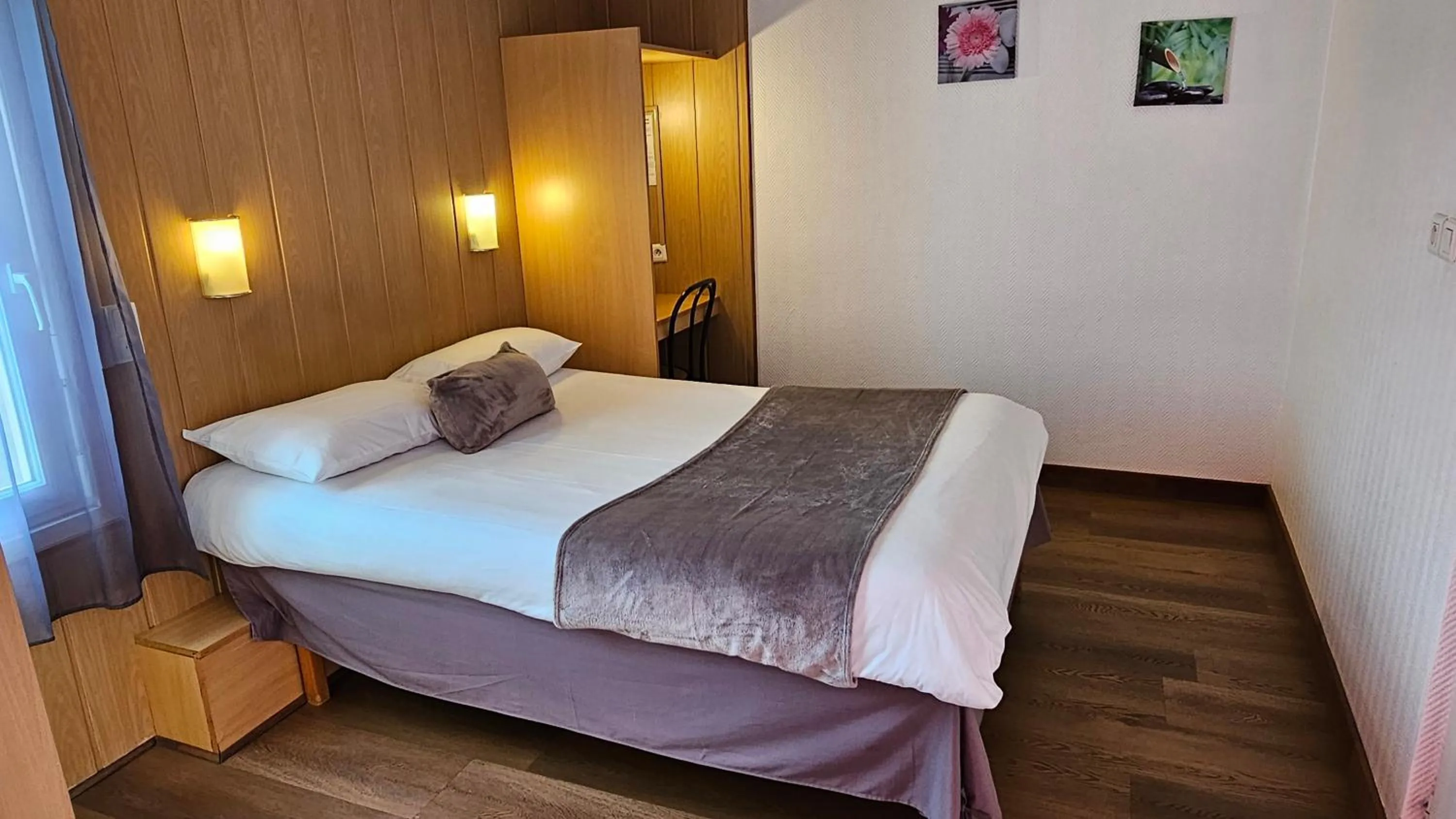 Bed in Brit Hotel Essentiel Pau Lescar