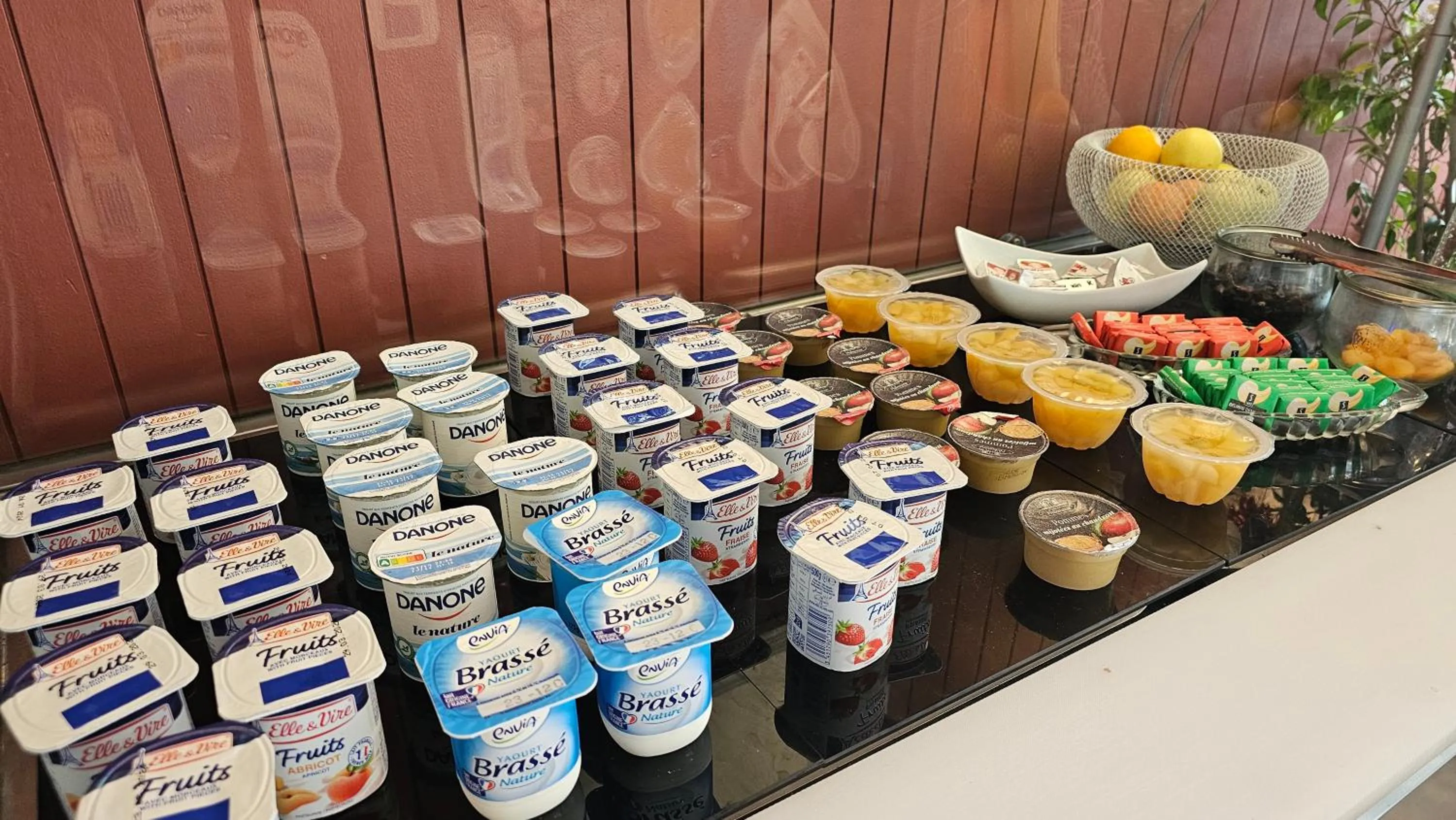 Buffet breakfast in Brit Hotel Essentiel Pau Lescar