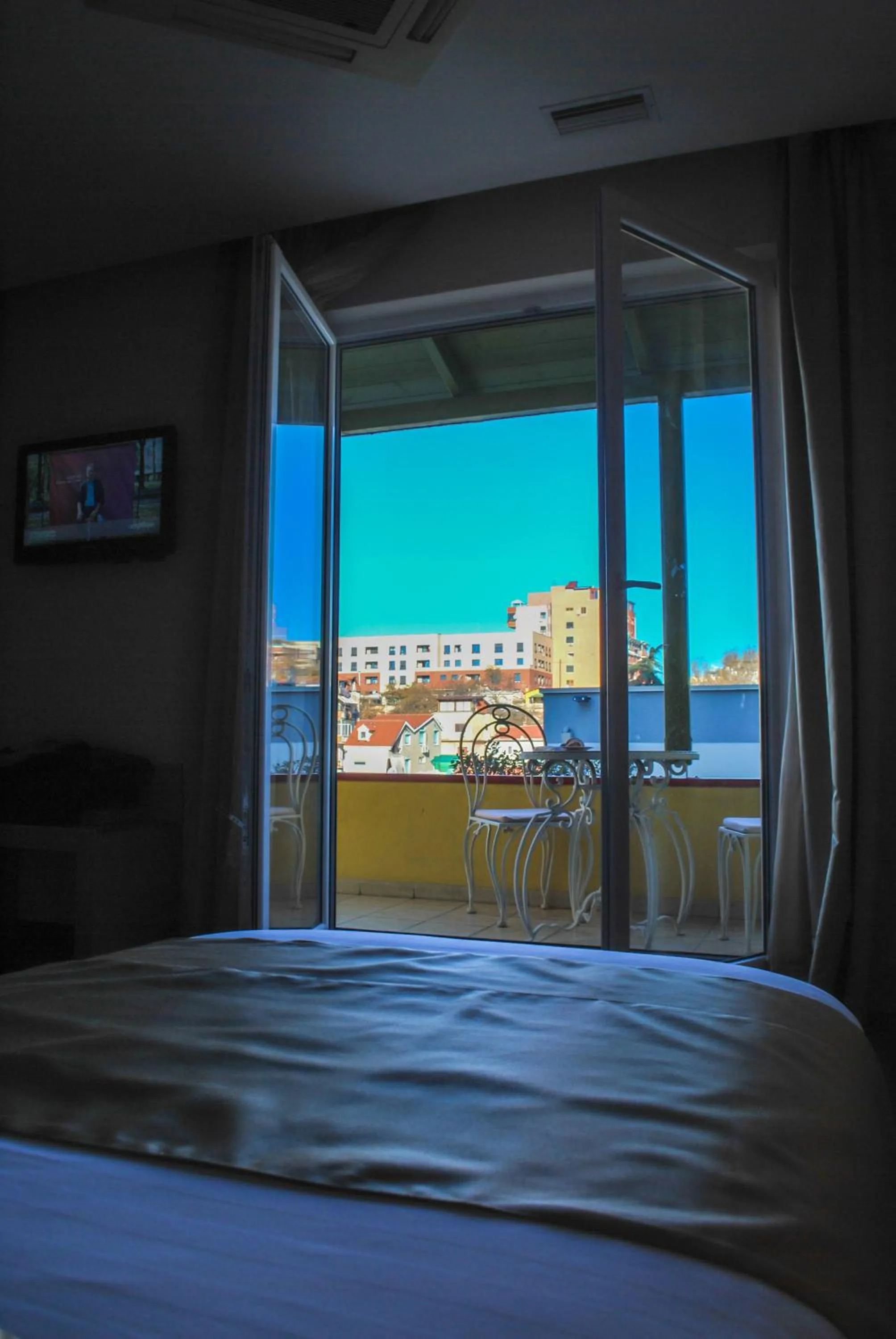 Bed in Sky 2 Hotel Tirana