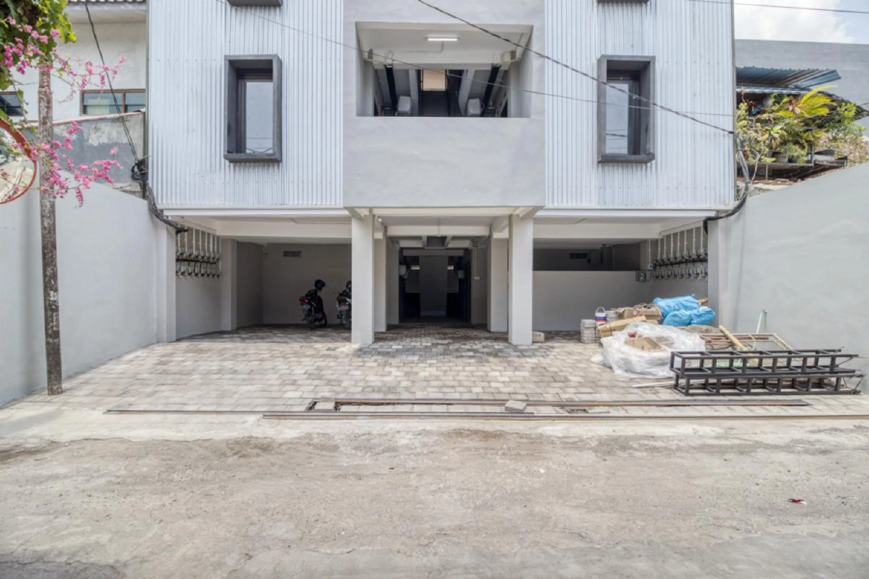 Facade/entrance in RedDoorz Syariah near Galeria Mall Yogyakarta