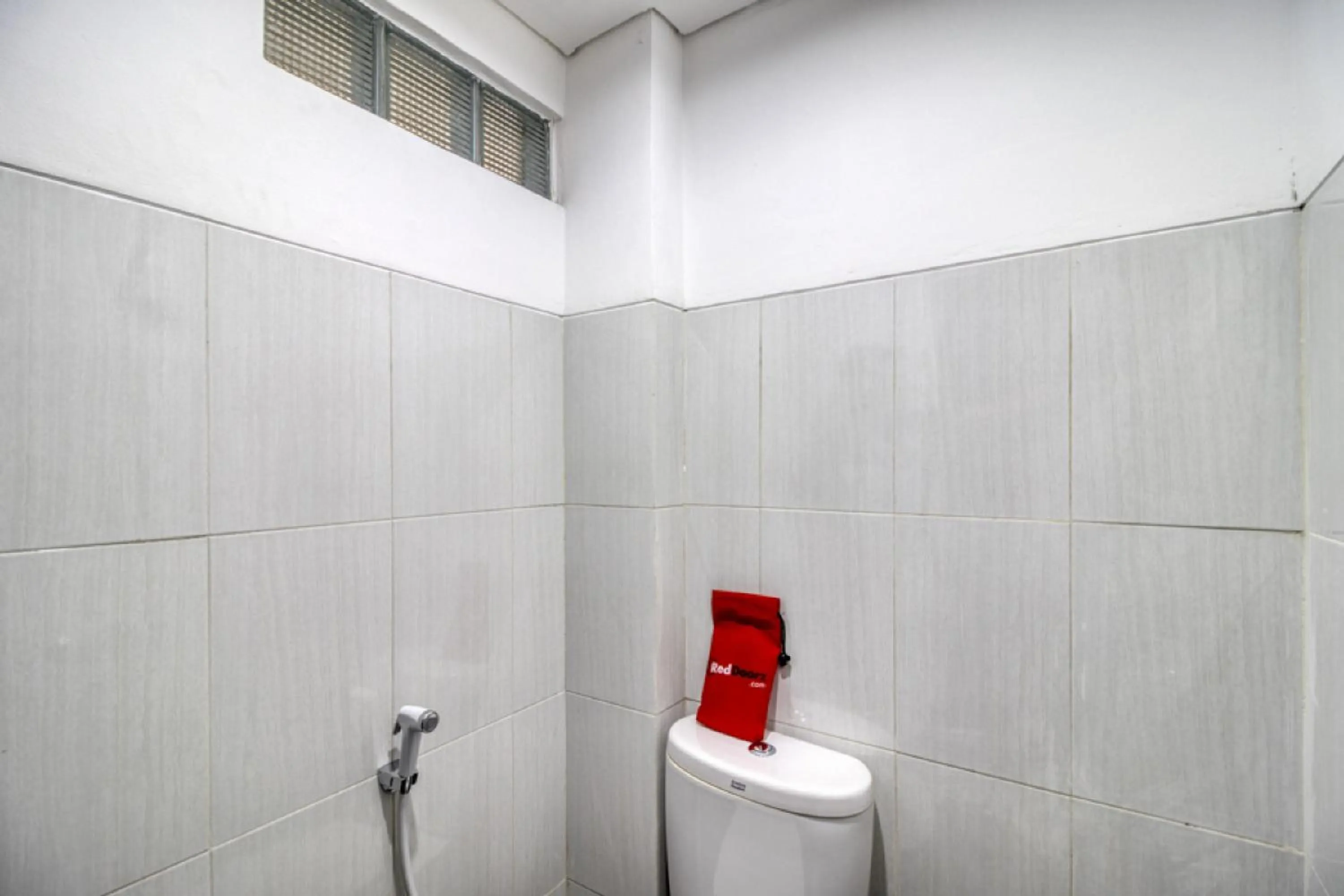 Bathroom in RedDoorz Syariah near Galeria Mall Yogyakarta