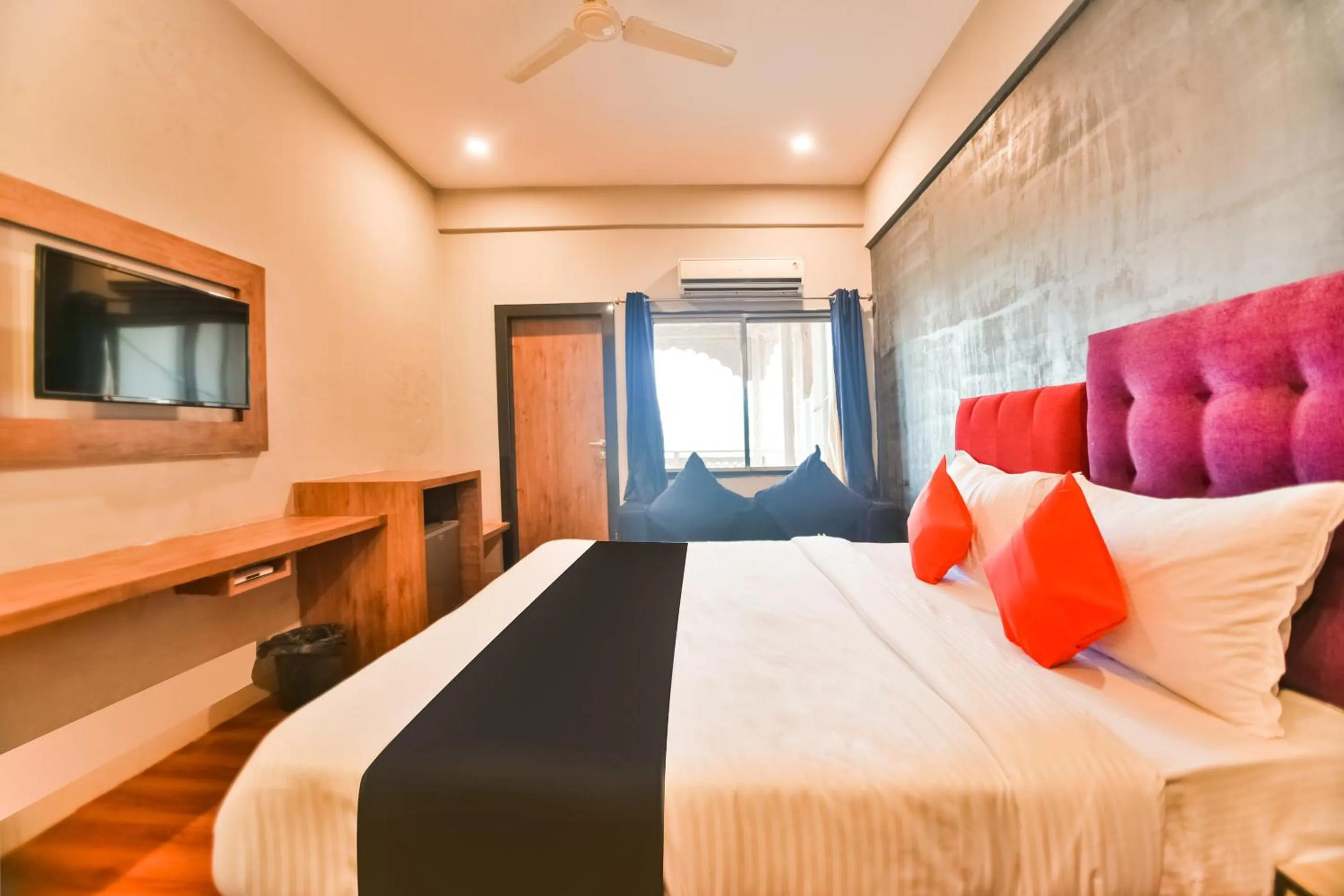 Bedroom, Bed in Capital O Amit Palace