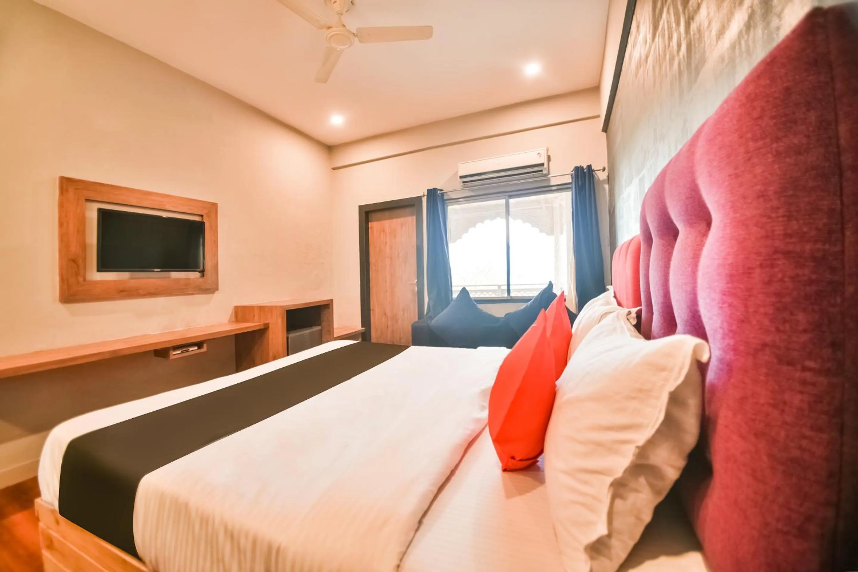 Bedroom, Bed in Capital O Amit Palace