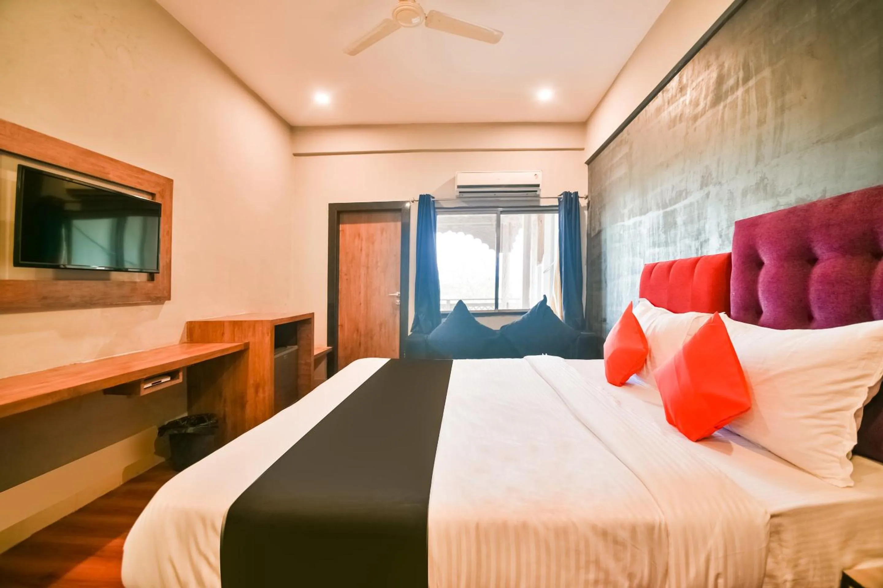 Bedroom, Bed in Capital O Amit Palace