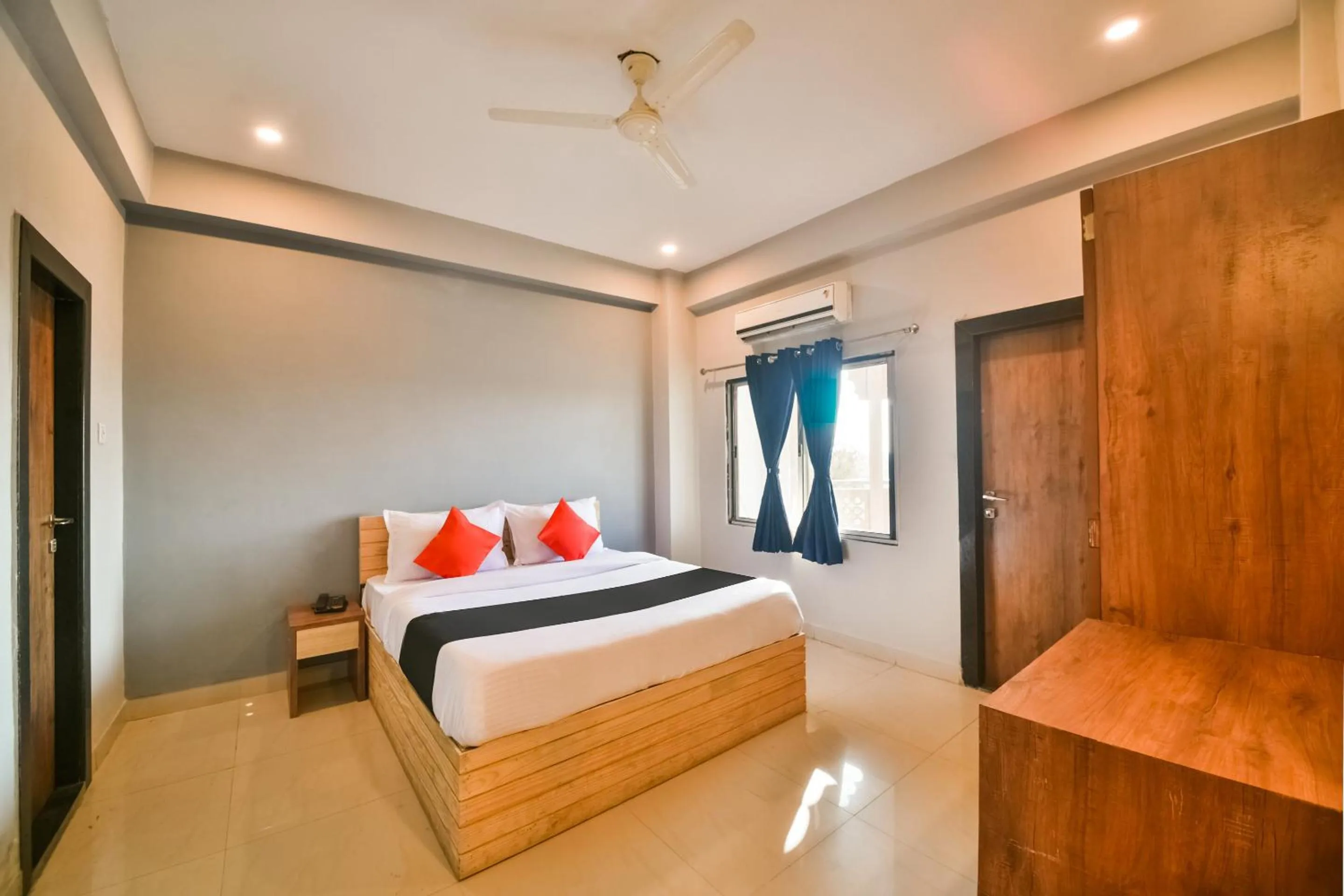 Bedroom, Bed in Capital O Amit Palace