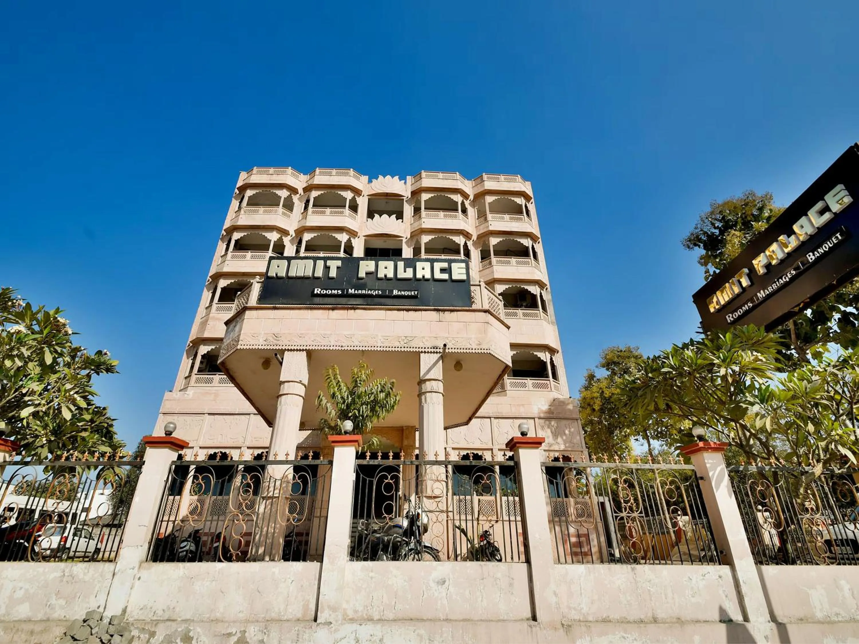 Facade/entrance in Capital O Amit Palace