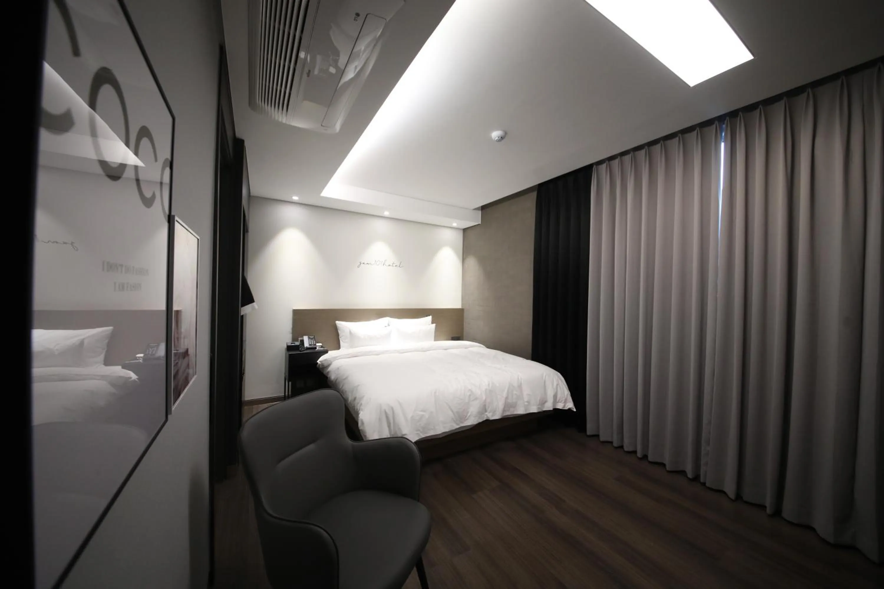 Bedroom, Bed in Zam 101