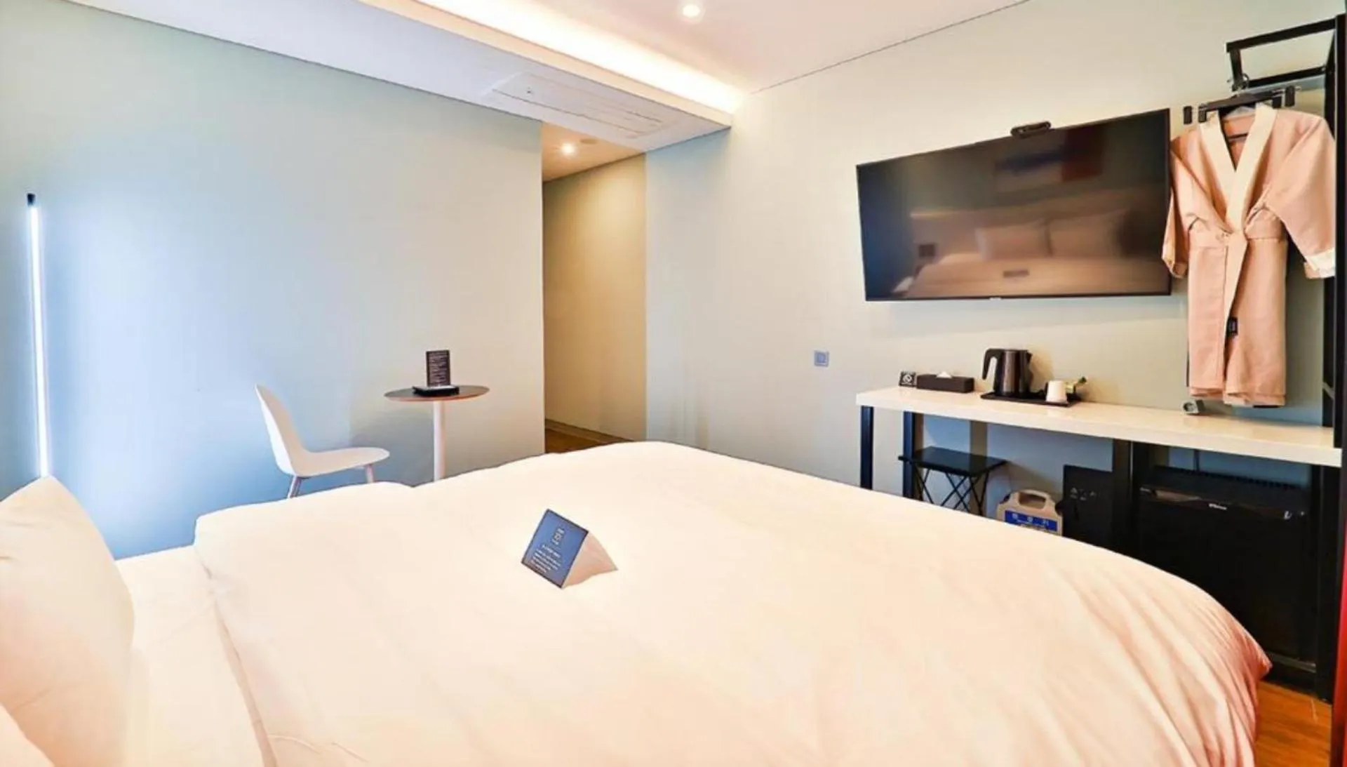 Bedroom, Bed in Zam 101