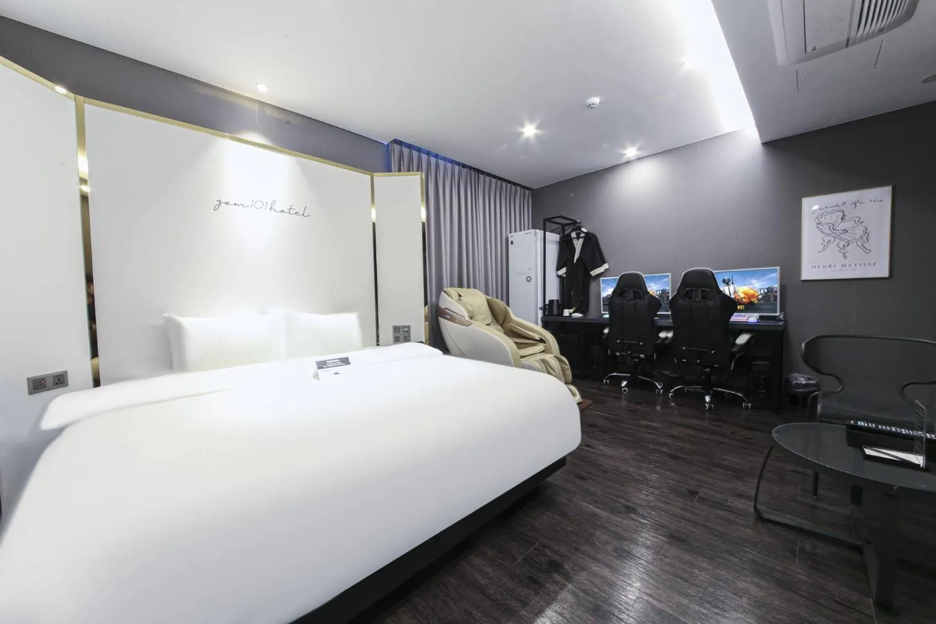 TV and multimedia, Bed in Zam 101