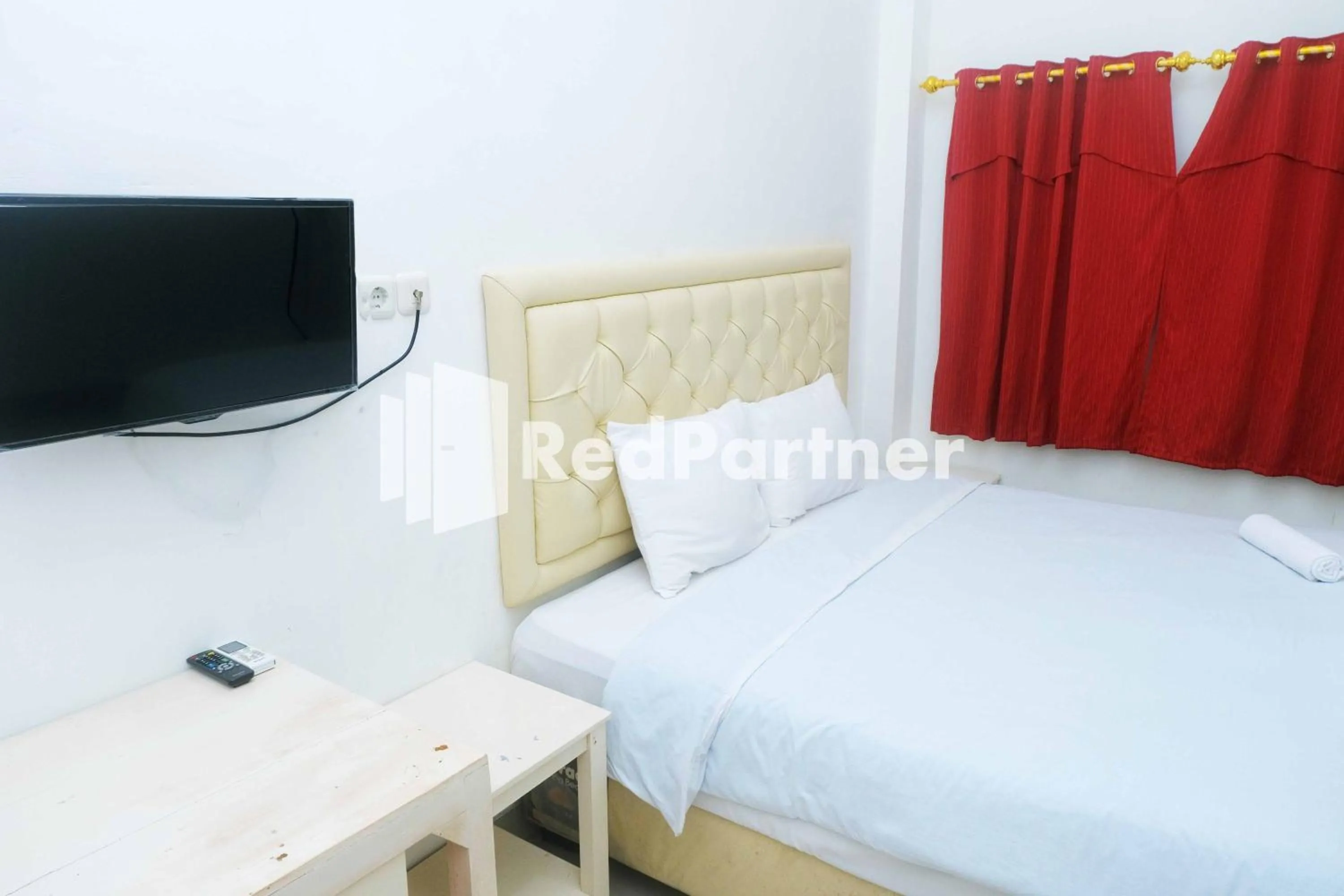 Bedroom, Bed in Fortuner Homestay Syariah Makassar Mitra RedDoorz