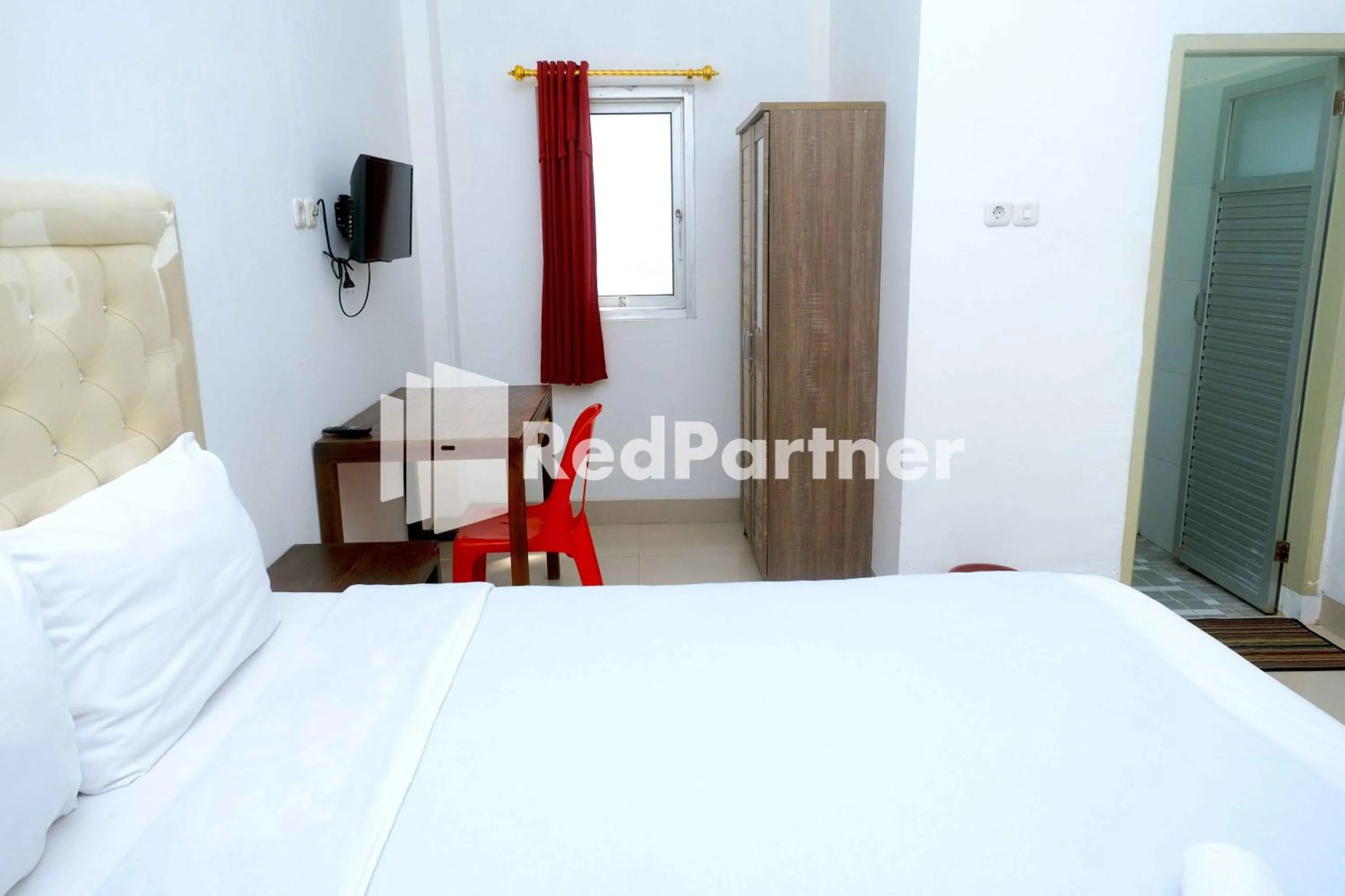 Bedroom, Bed in Fortuner Homestay Syariah Makassar Mitra RedDoorz
