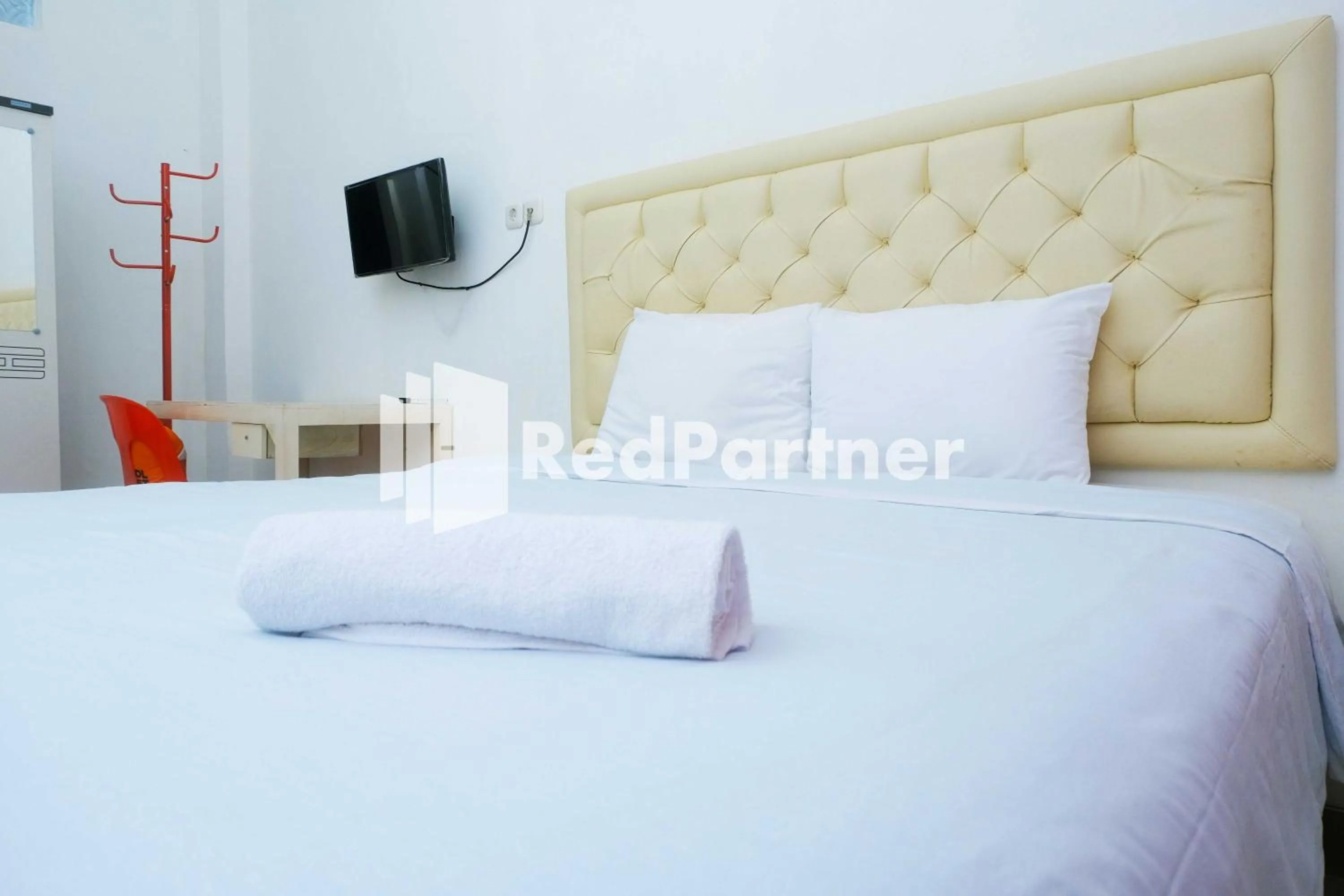 Bedroom, Bed in Fortuner Homestay Syariah Makassar Mitra RedDoorz