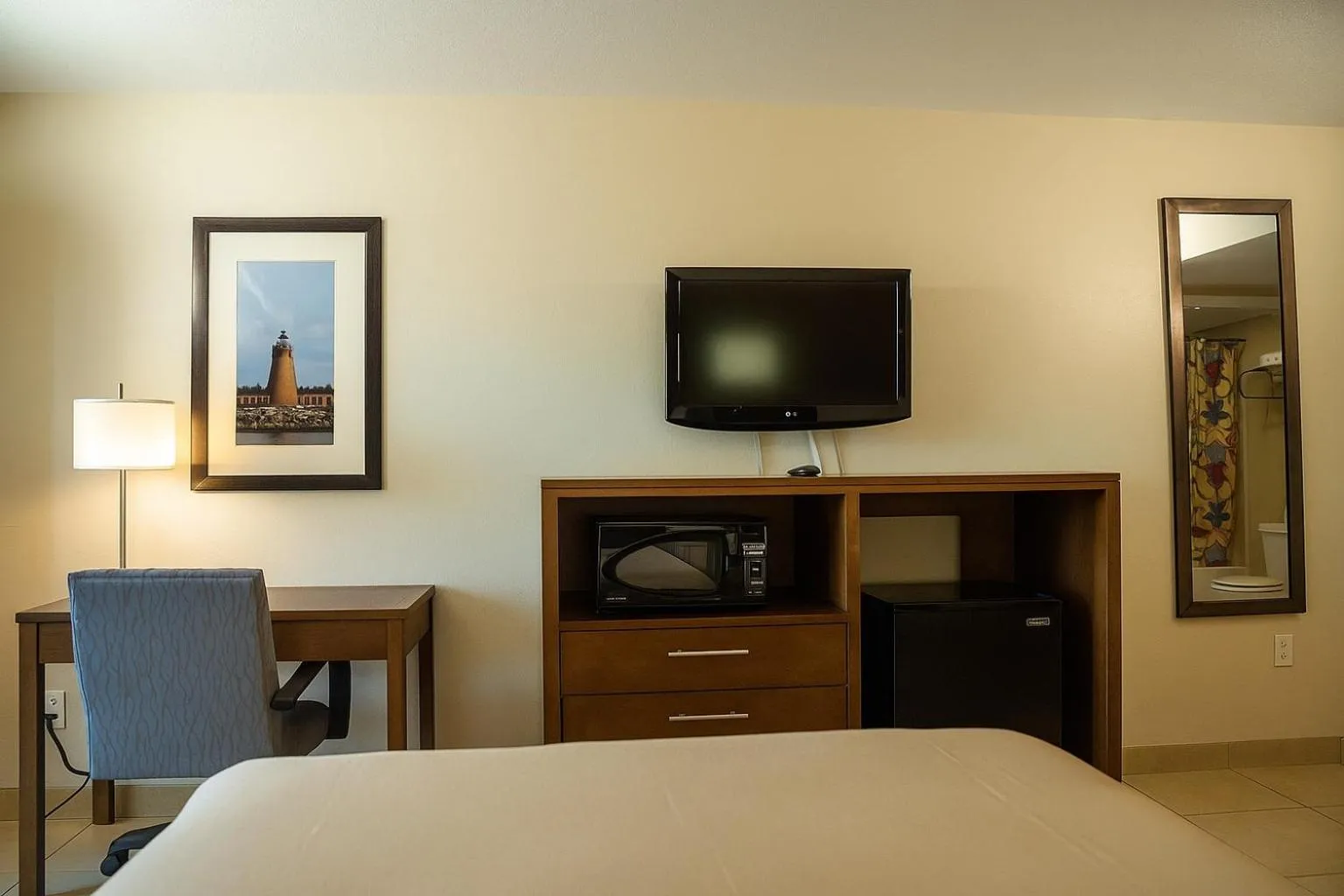 TV and multimedia, Bed in Serena Inn