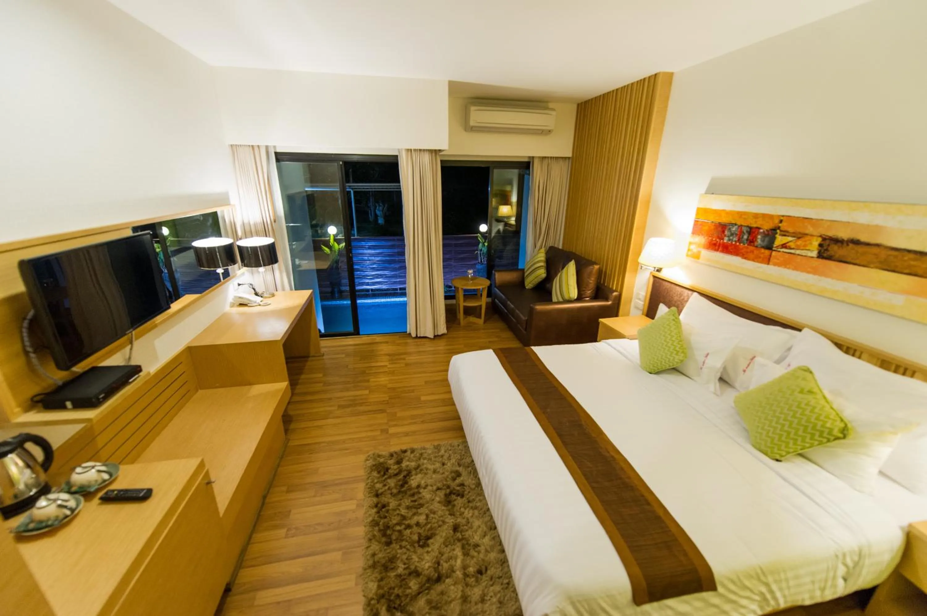 Photo of the whole room, Bed in Mamaison Hotel