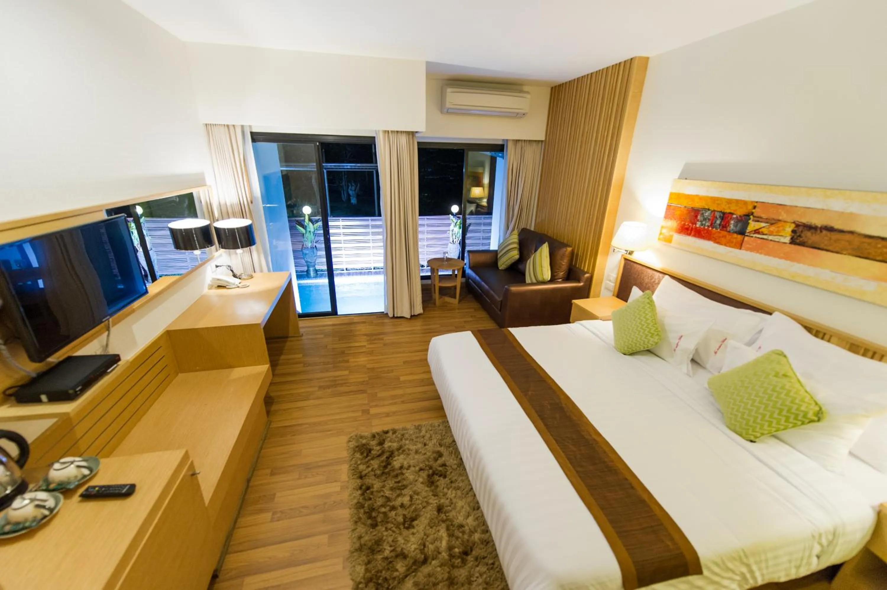 Photo of the whole room, Bed in Mamaison Hotel