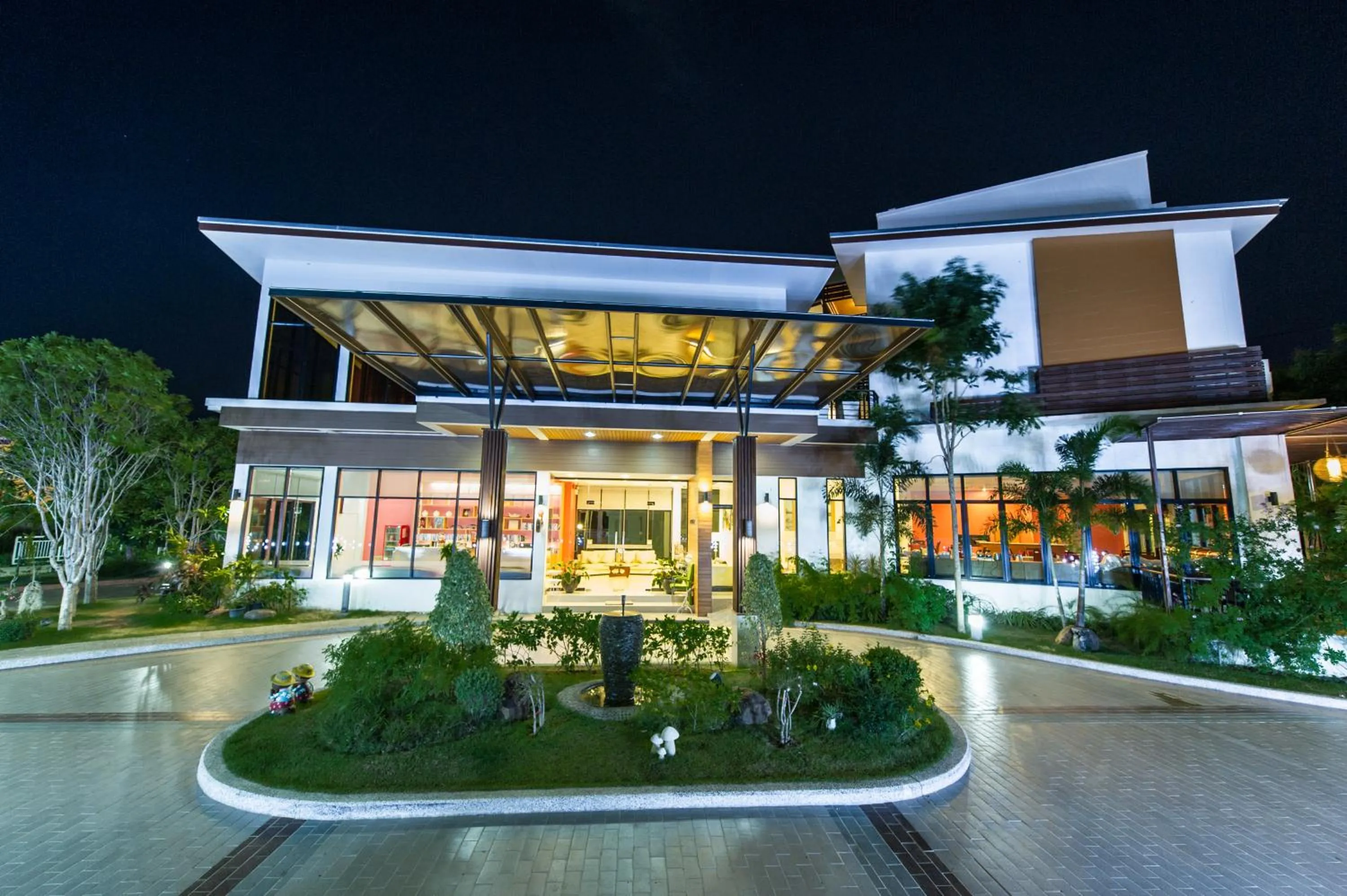 Facade/entrance in Mamaison Hotel