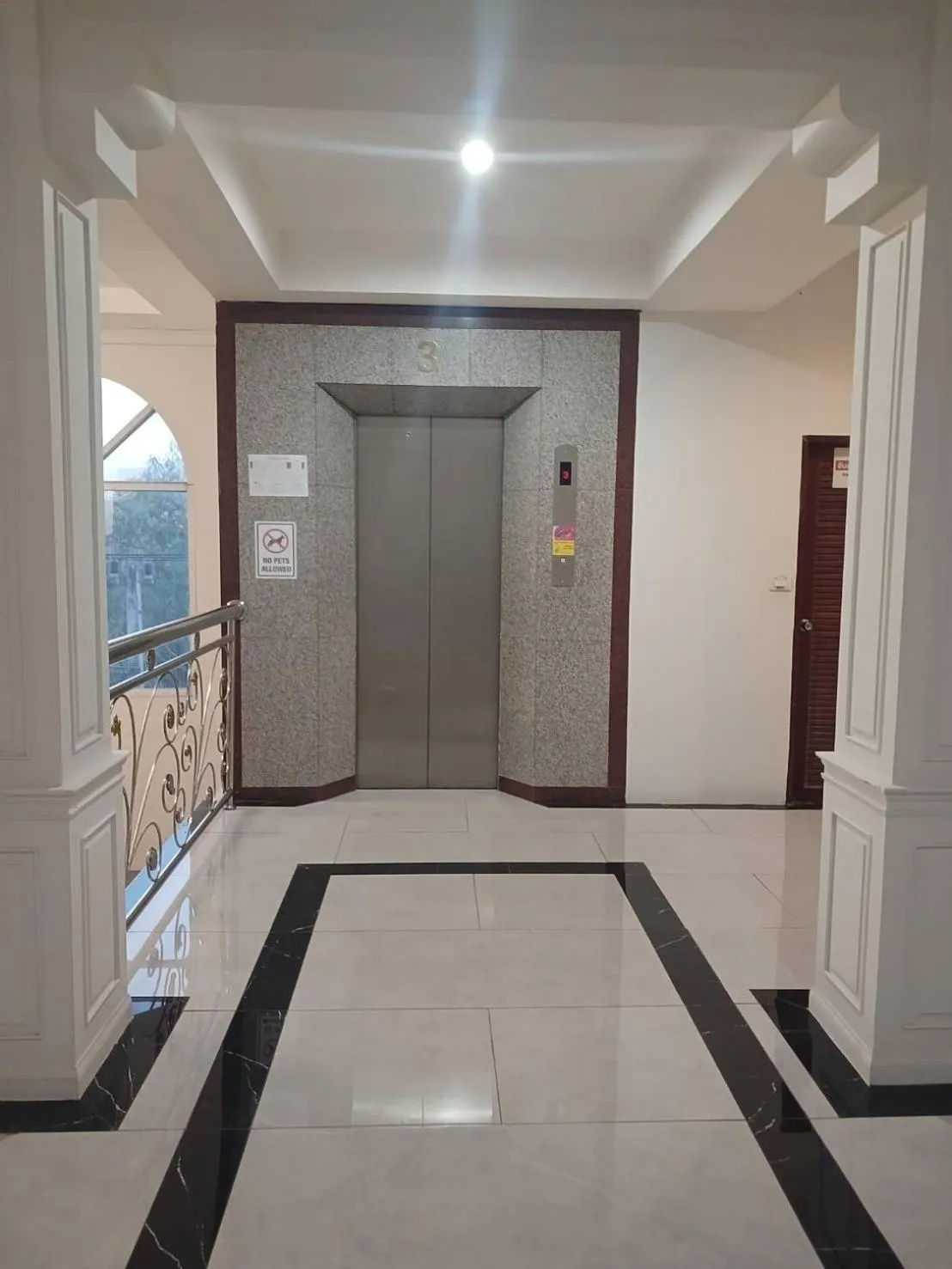 elevator in Major Grand Hotel