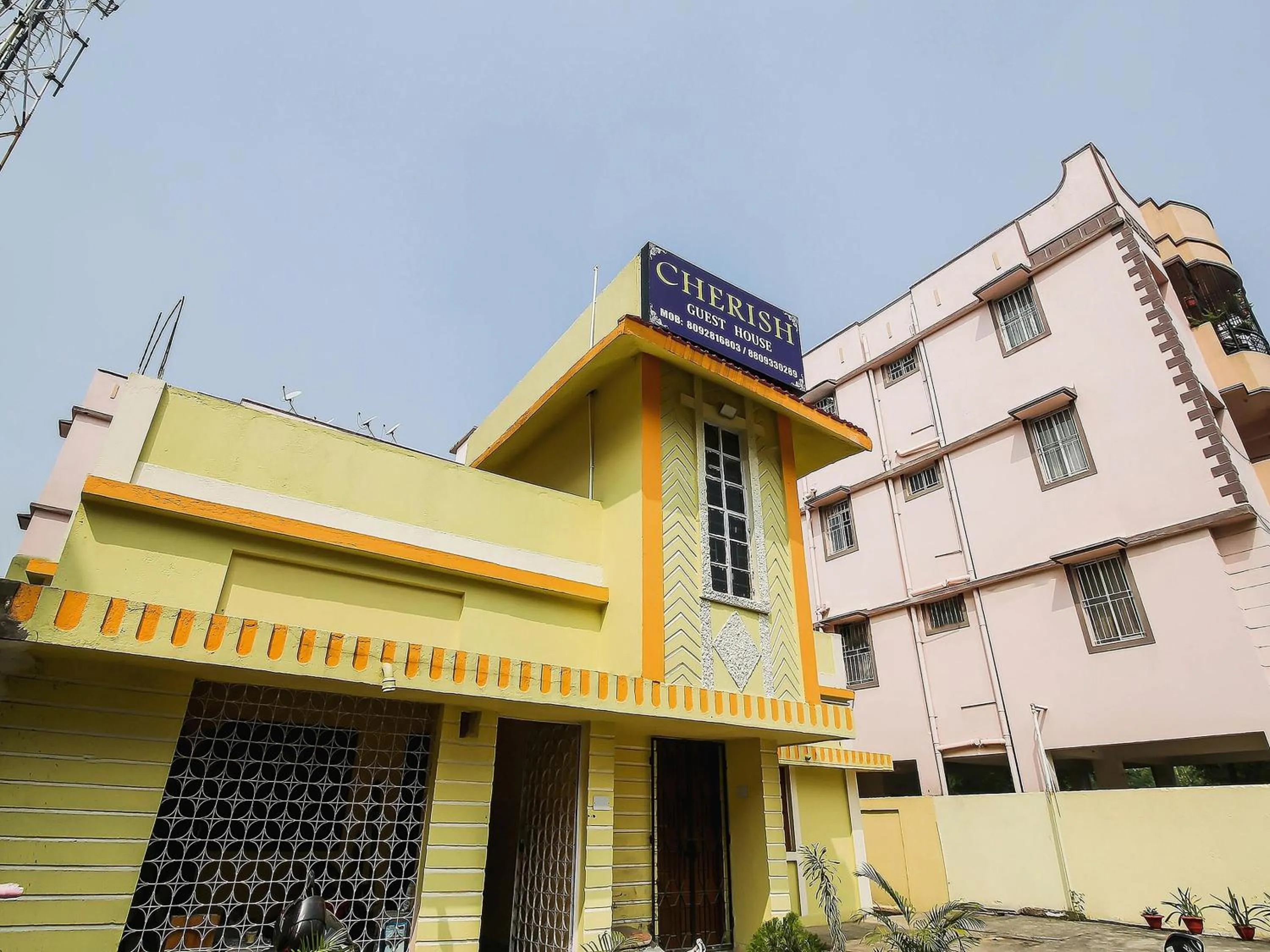 Facade/entrance in SPOT ON Cherish Guest House