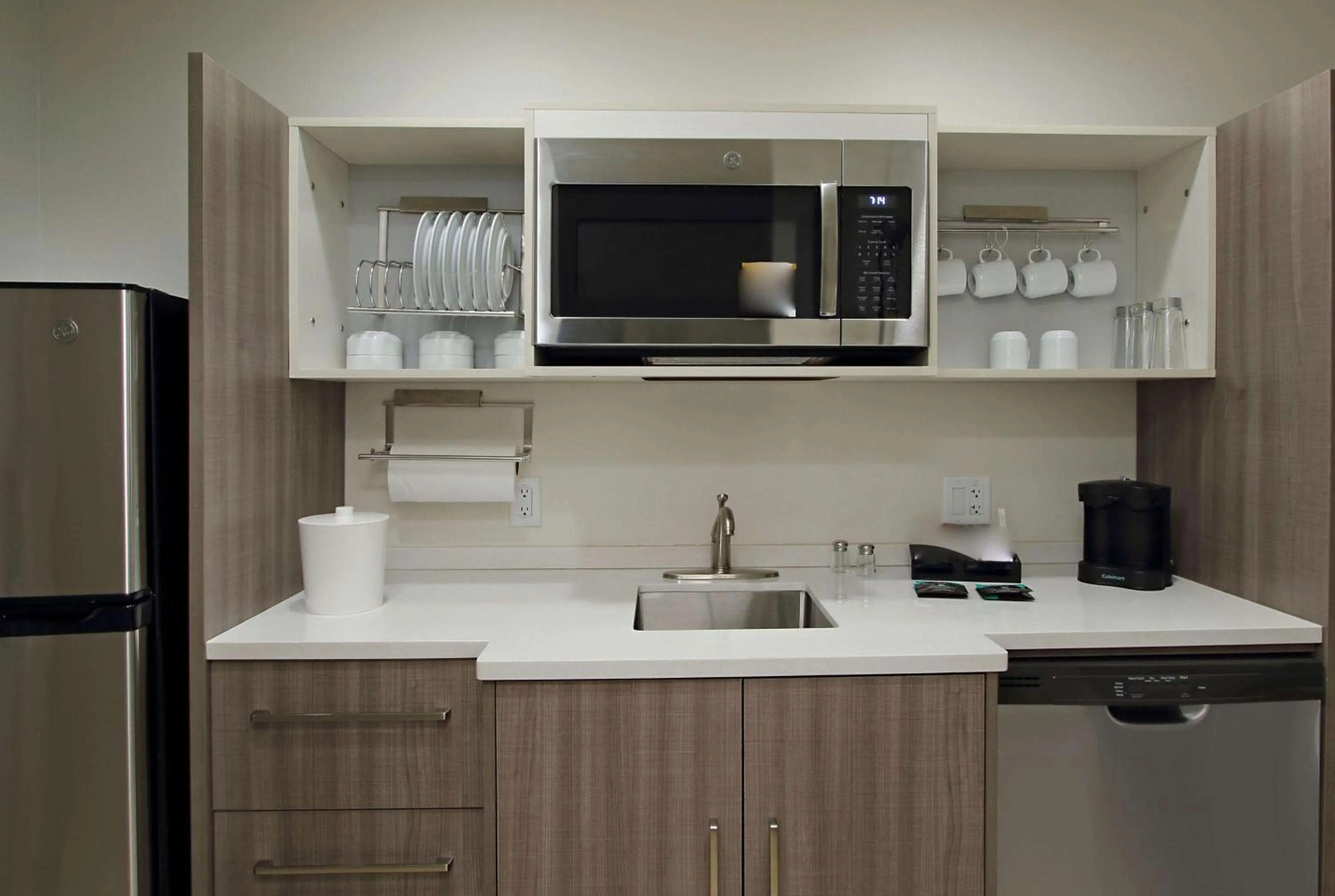 Kitchen or kitchenette in Days Inn by Wyndham Beaumont West I-10 Walden
