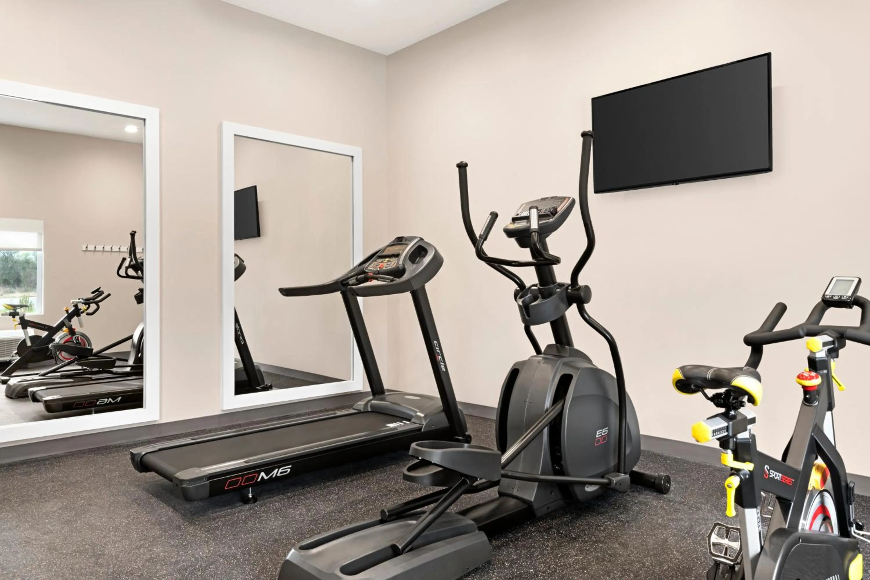 Fitness centre/facilities in Days Inn by Wyndham Beaumont West I-10 Walden