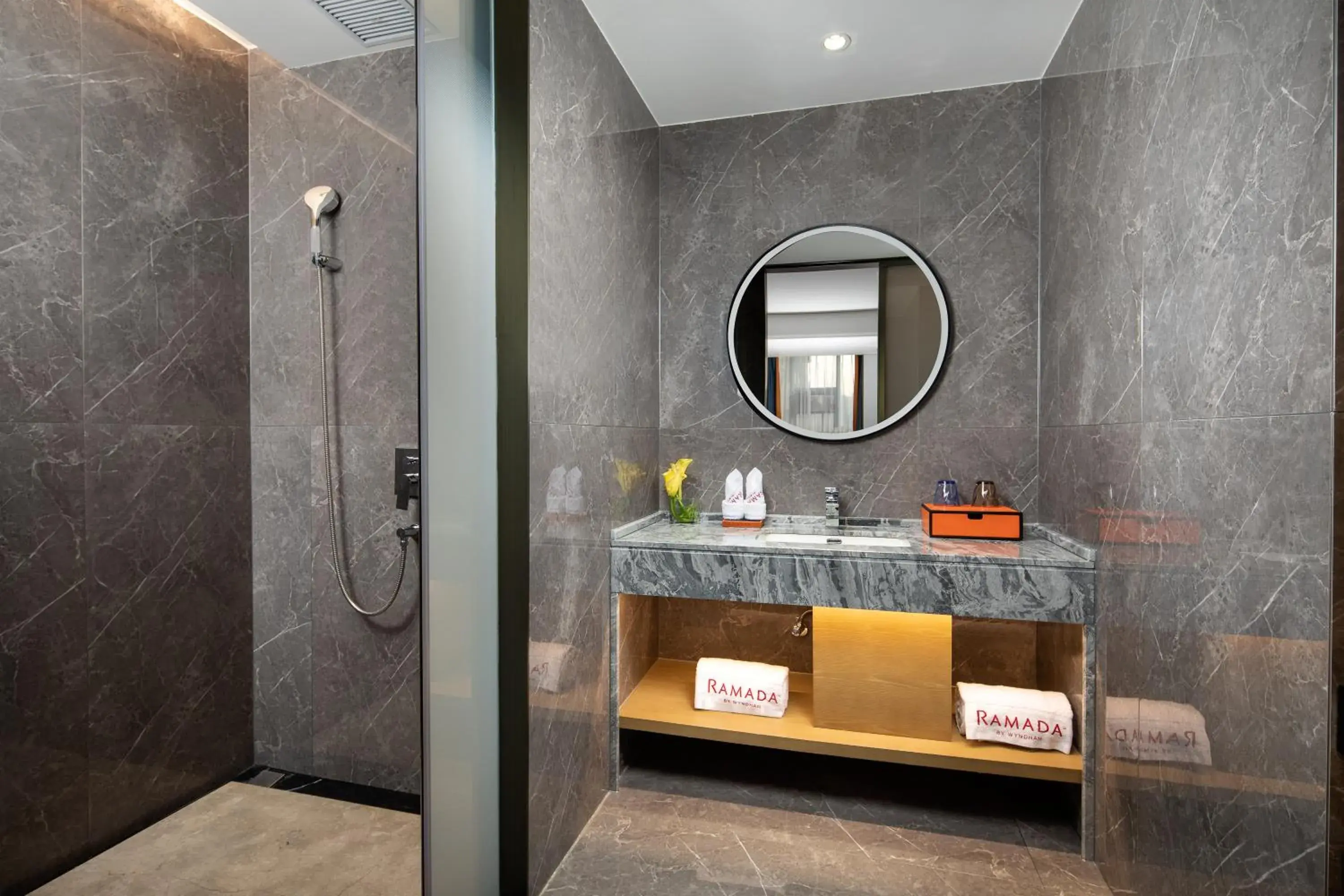 Deluxe King Room - Non-Smoking in Ramada by Wyndham Changsha Wuguang Deluxe King Room - Non-Smoking in Ramada by Wyndham Changsha Wuguang