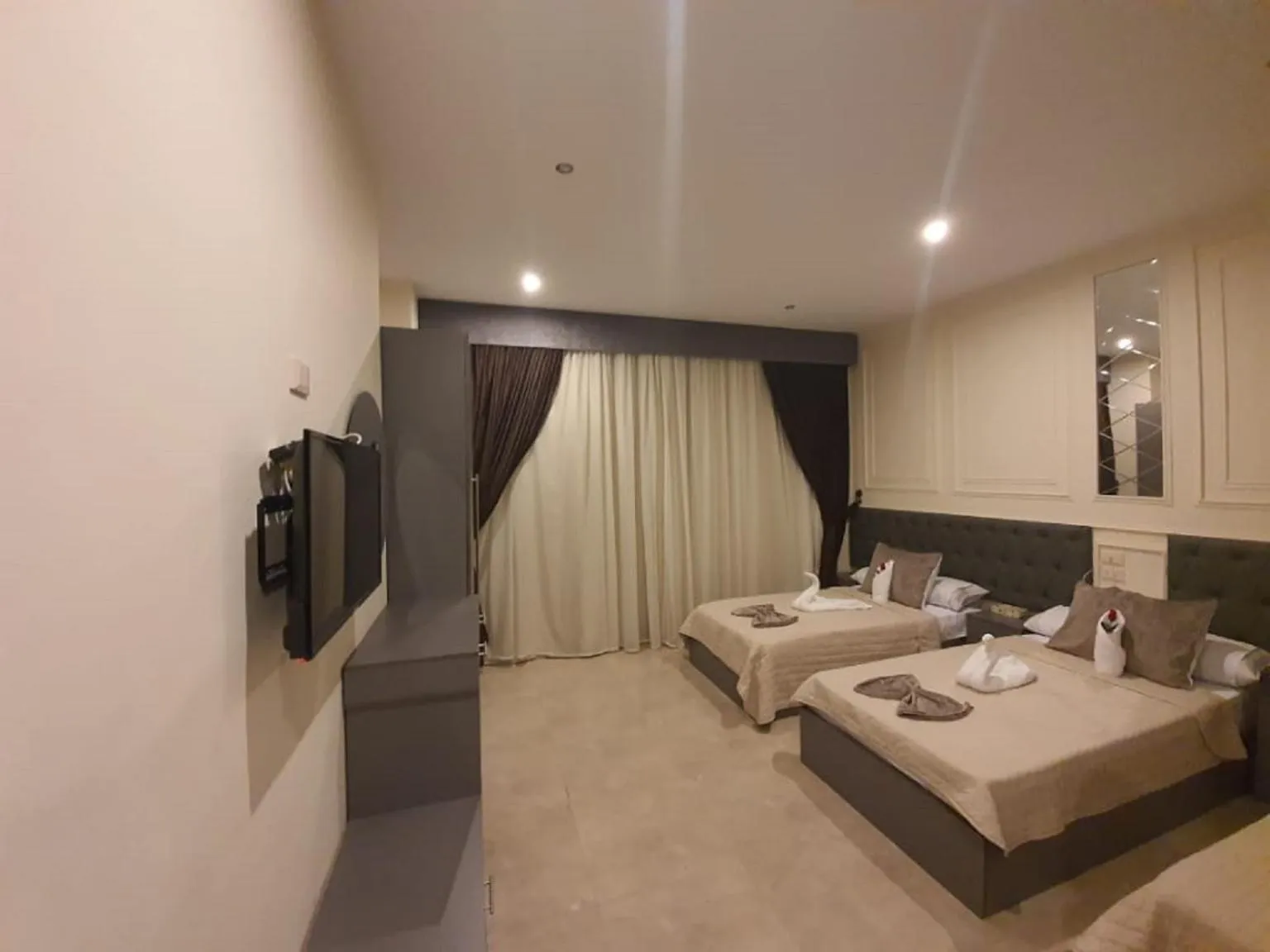 Photo of the whole room, Bed in City Palace Hotel