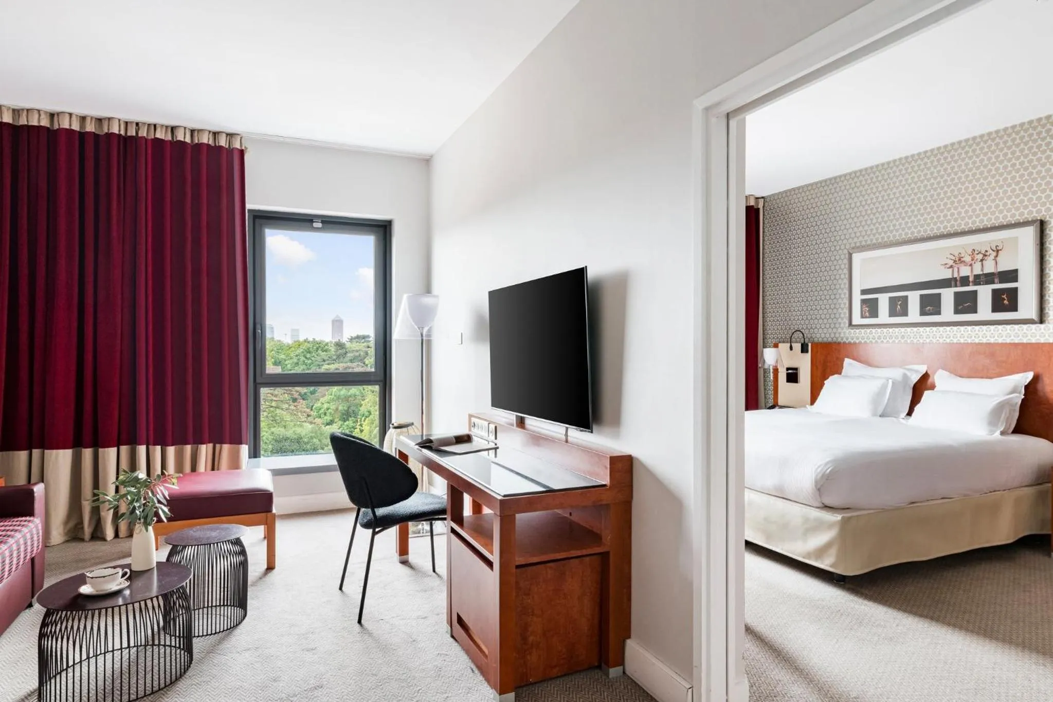 Photo of the whole room, Bed in Crowne Plaza Lyon - Cité Internationale