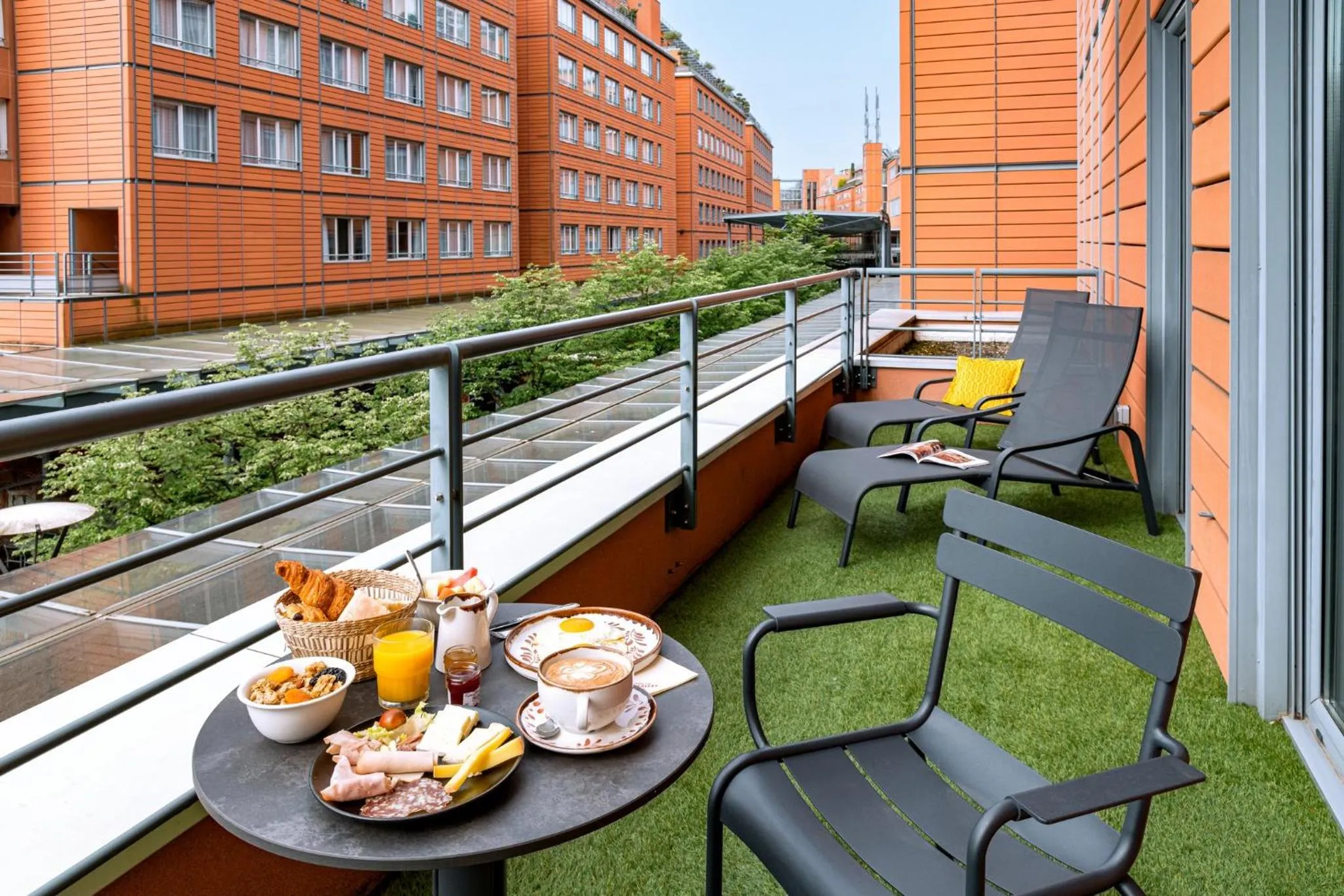 Photo of the whole room in Crowne Plaza Lyon - Cité Internationale