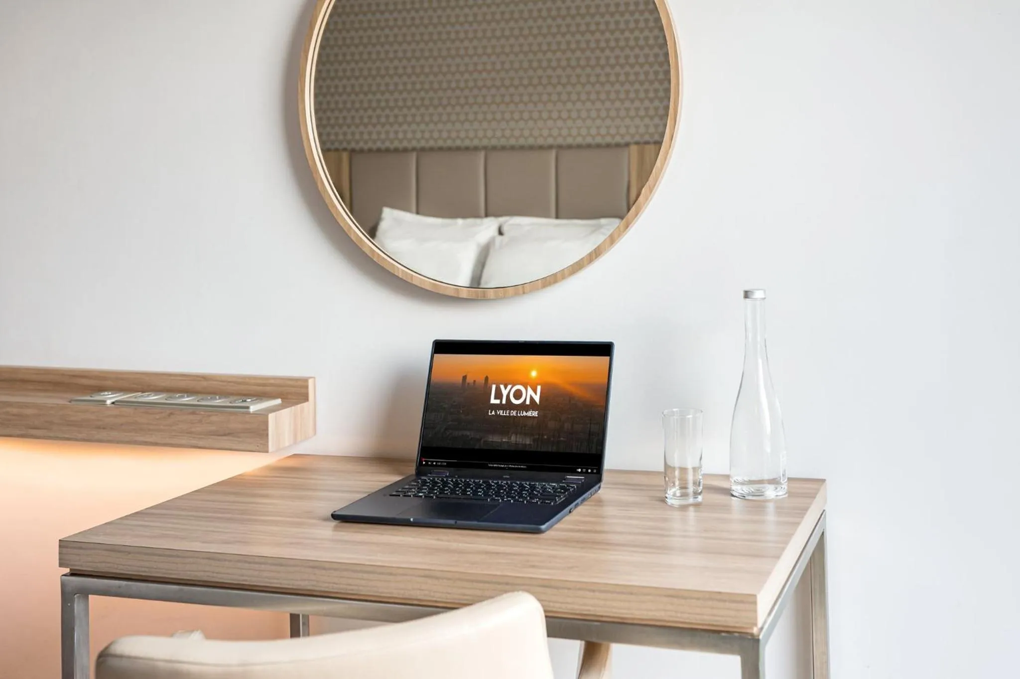 Photo of the whole room in Crowne Plaza Lyon - Cité Internationale