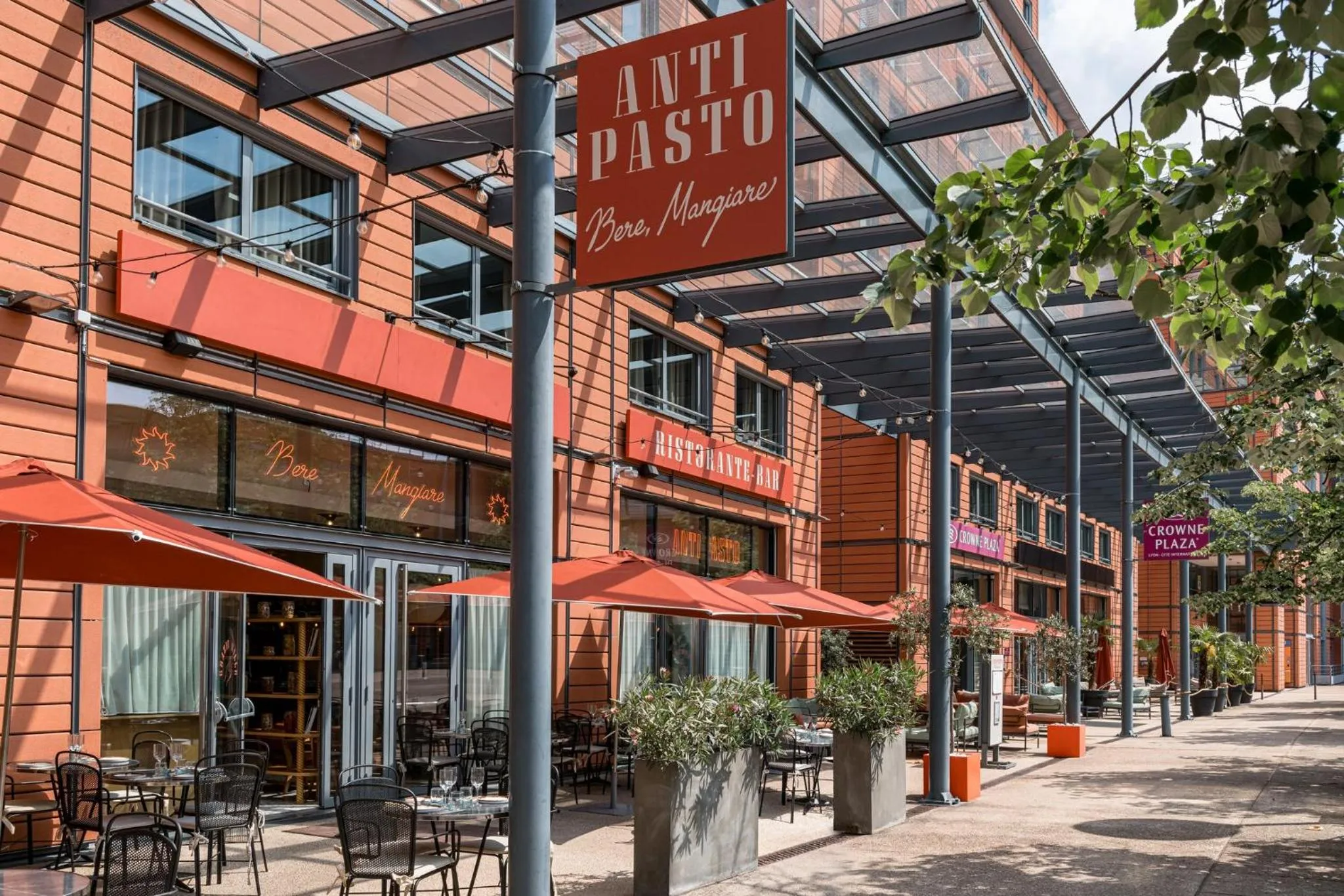 Restaurant/places to eat in Crowne Plaza Lyon - Cité Internationale
