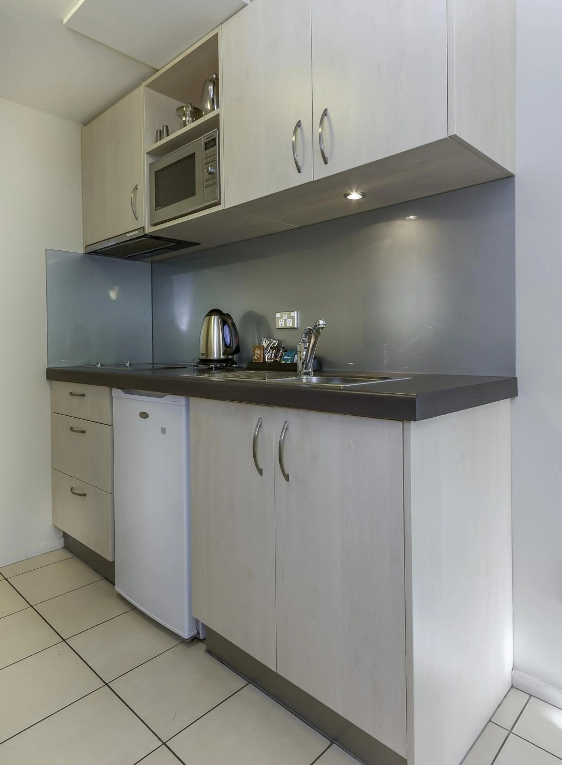 Kitchen or kitchenette in 166 Majestic Court Motel