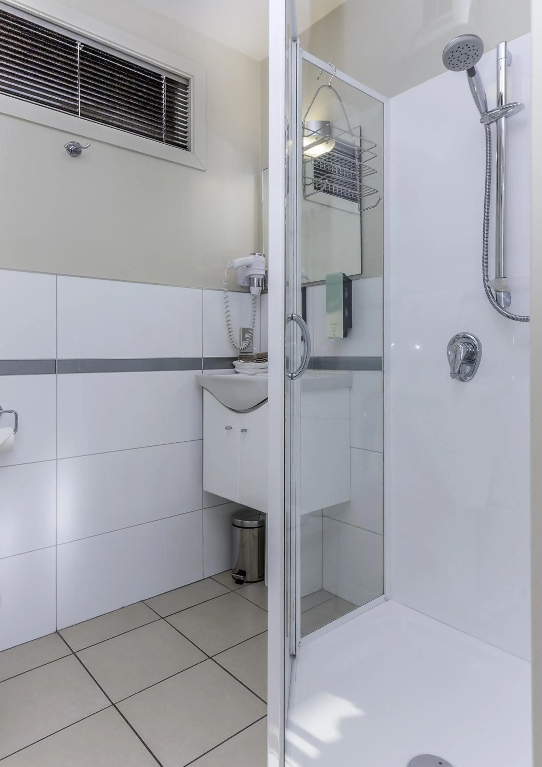 Bathroom in 166 Majestic Court Motel