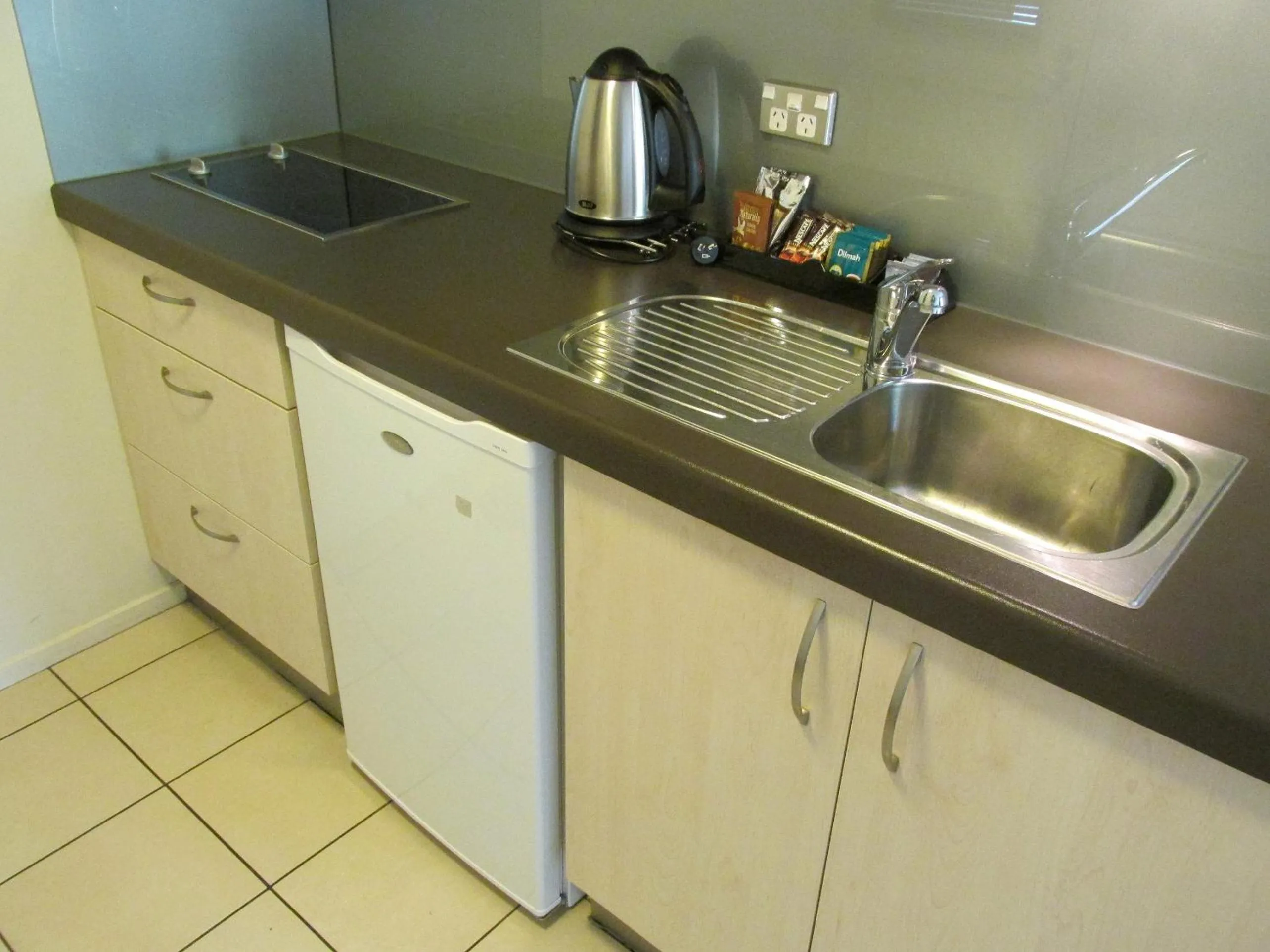 Kitchen or kitchenette in 166 Majestic Court Motel