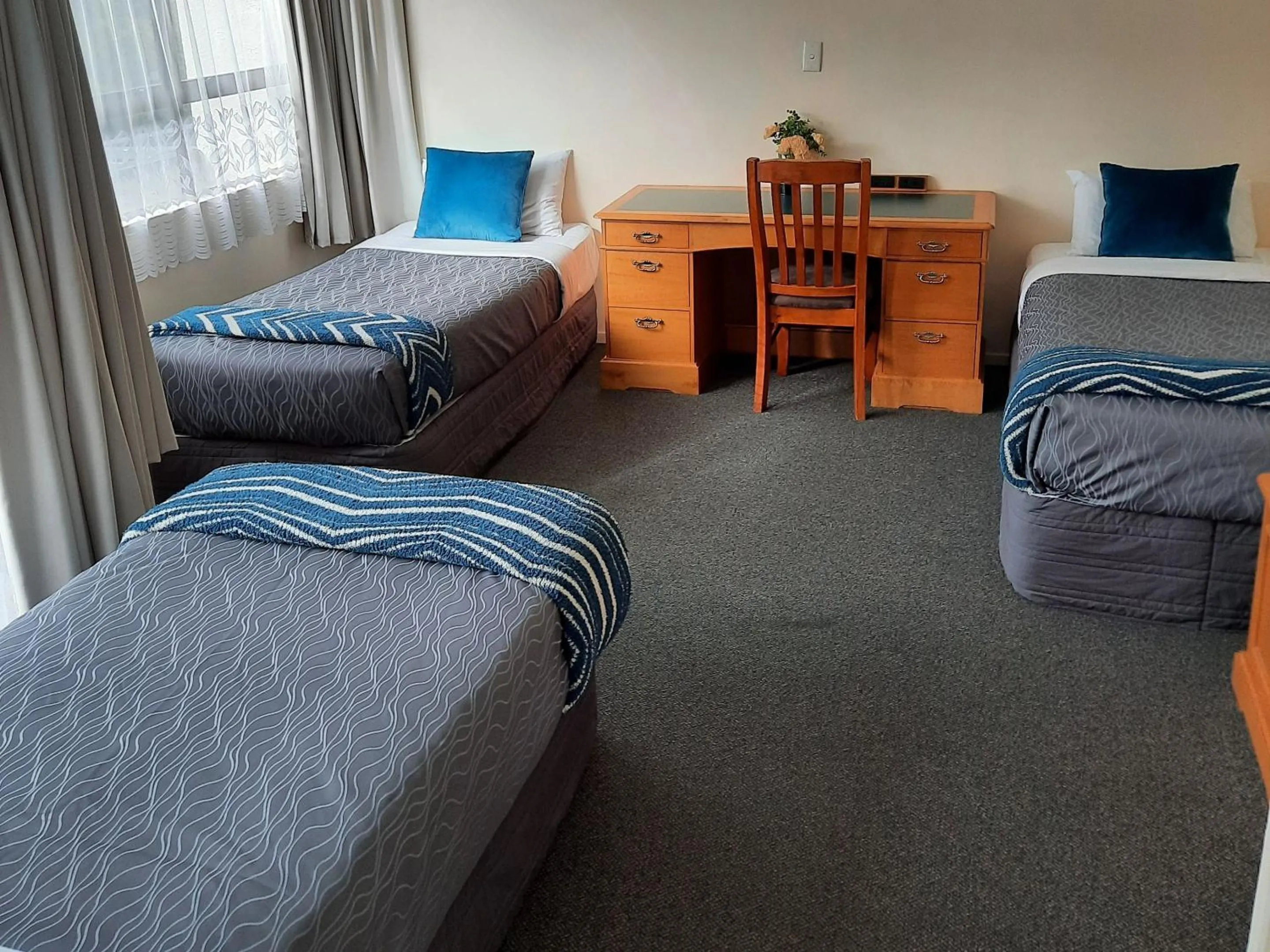 Bed in Pembrooke Motor Lodge