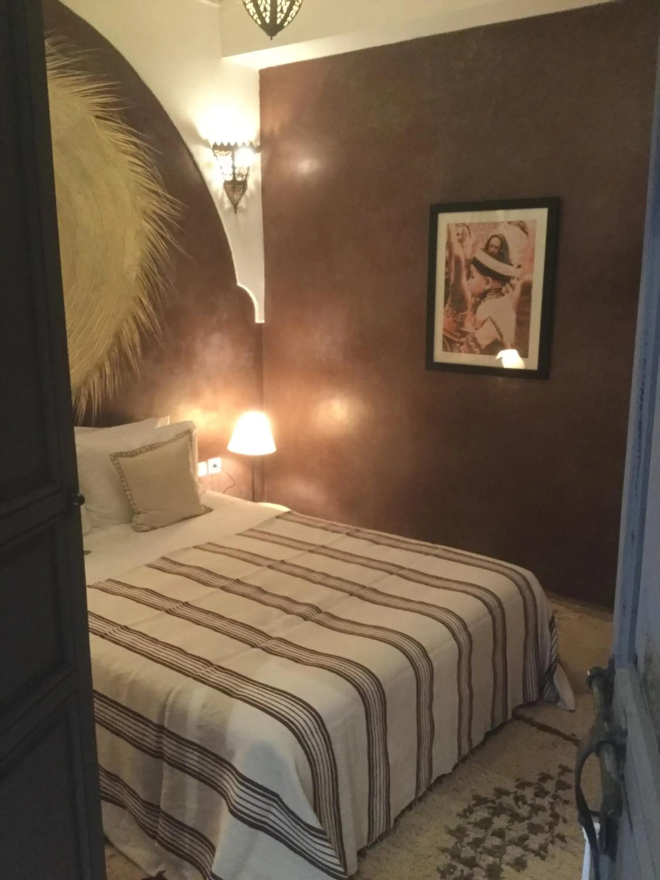 Photo of the whole room, Bed in riad anrich