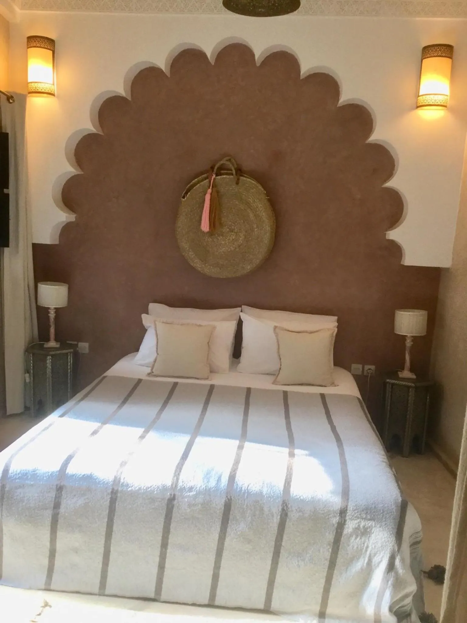 Photo of the whole room, Bed in riad anrich