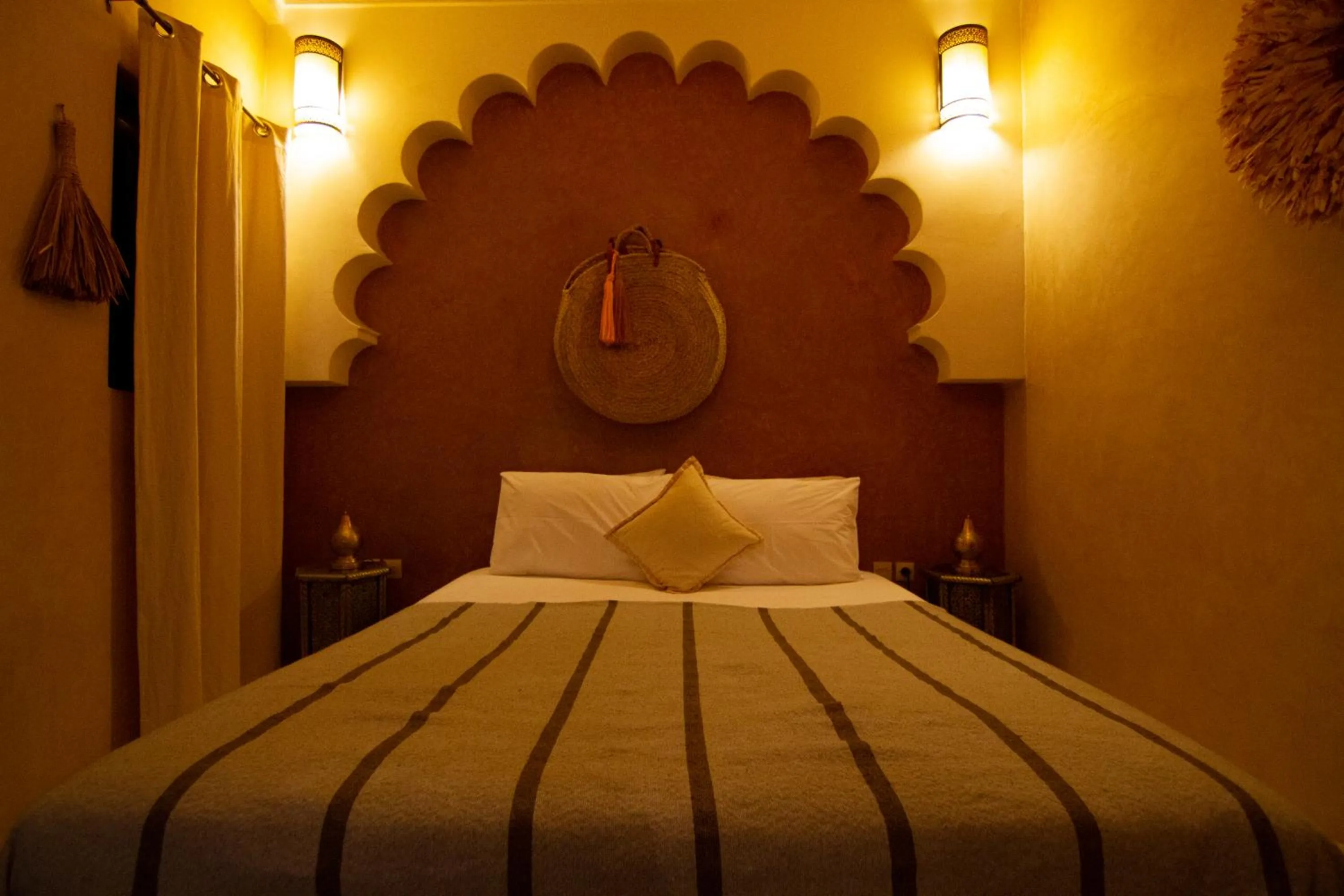 Photo of the whole room, Bed in riad anrich