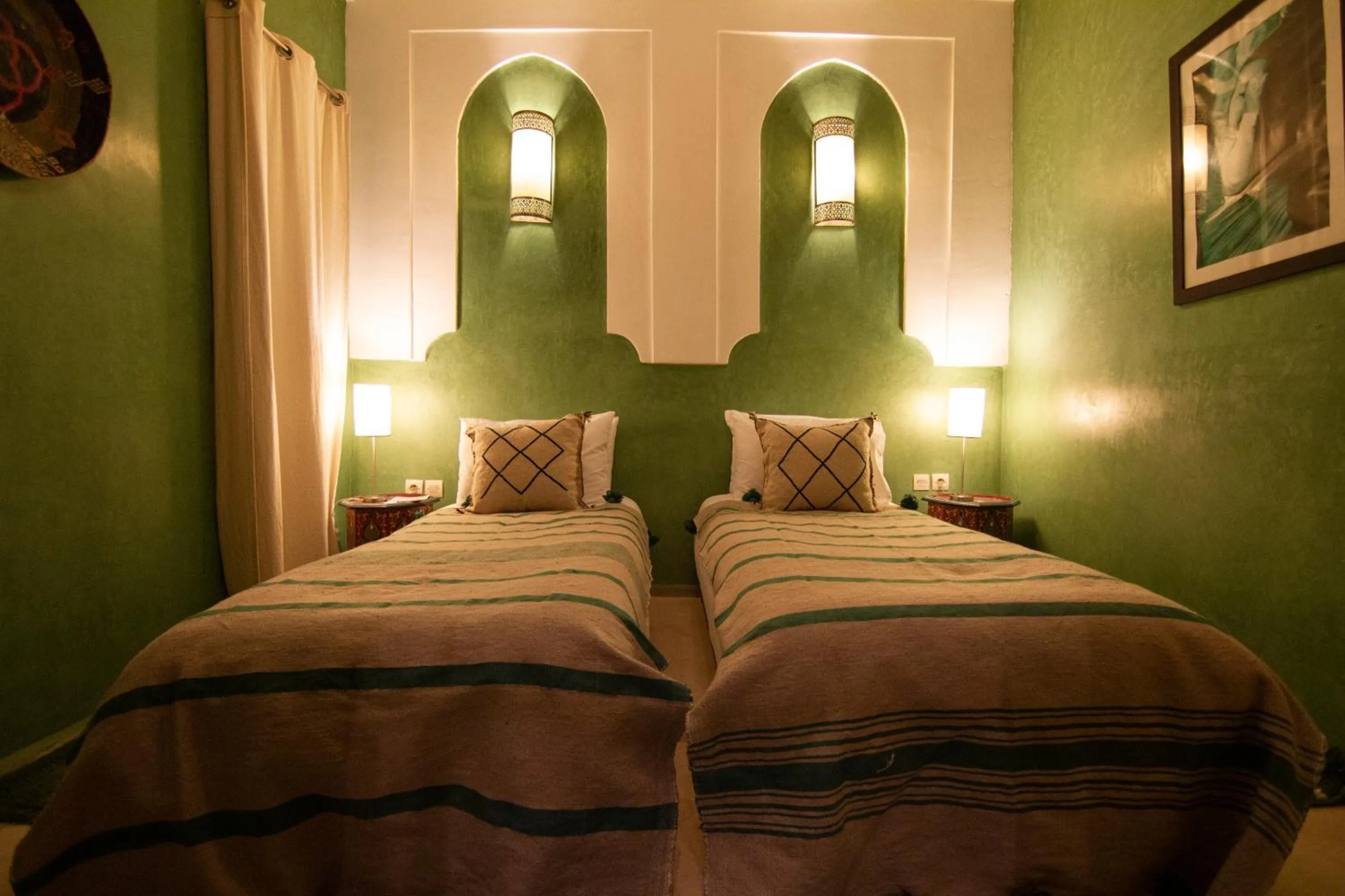 Photo of the whole room, Bed in riad anrich