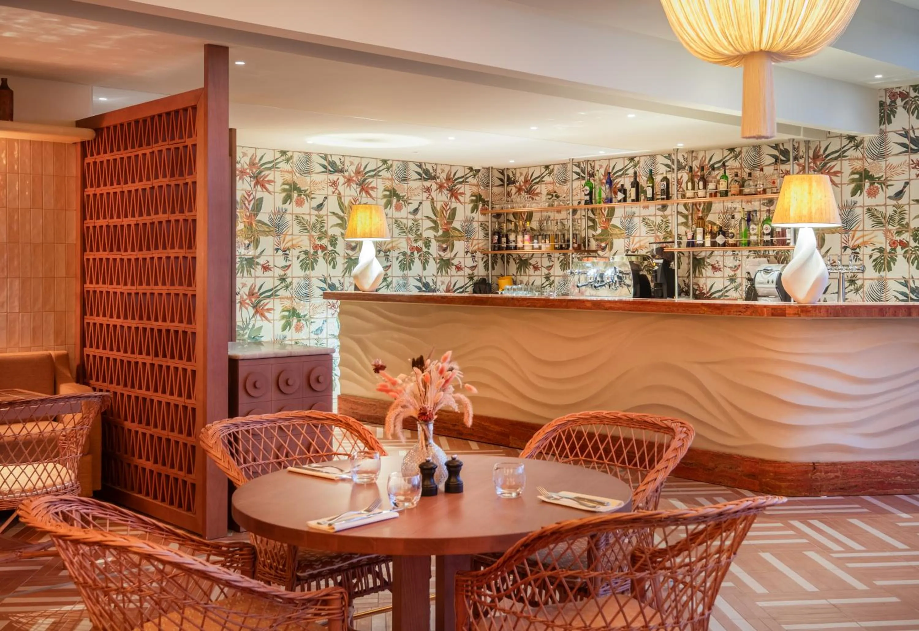 Restaurant/places to eat in Hôtel Villa Massalia