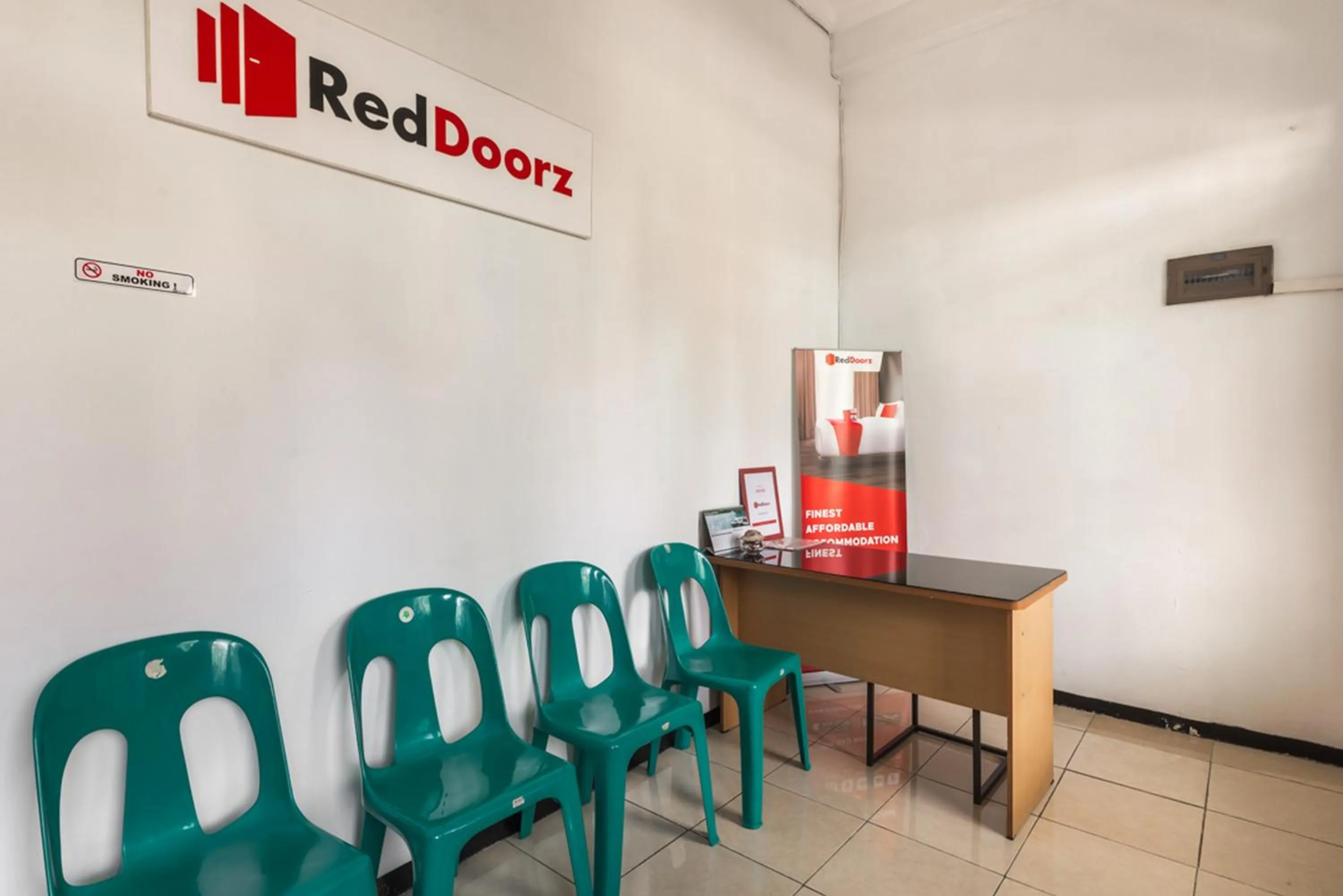 RedDoorz near Widya Mandala University