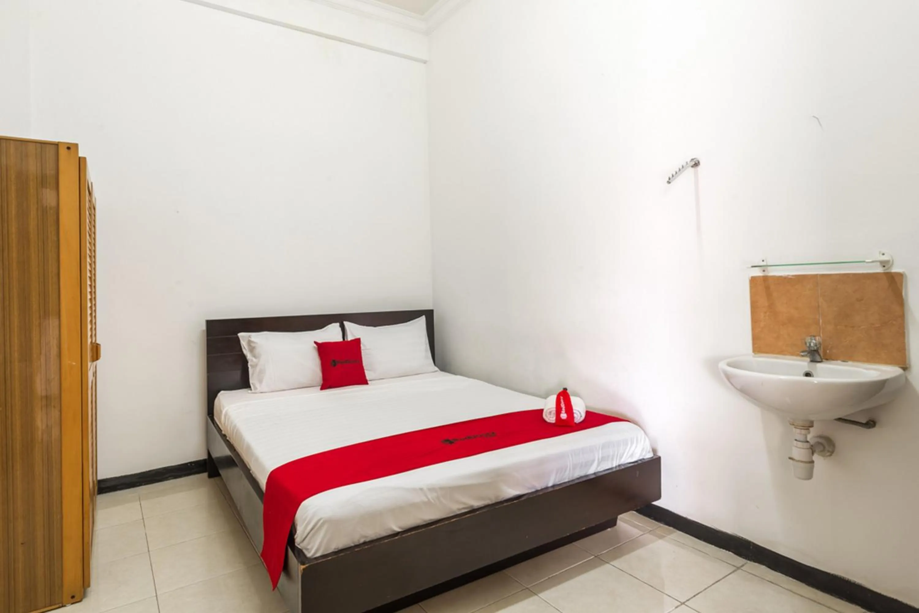 Bed in RedDoorz near Widya Mandala University