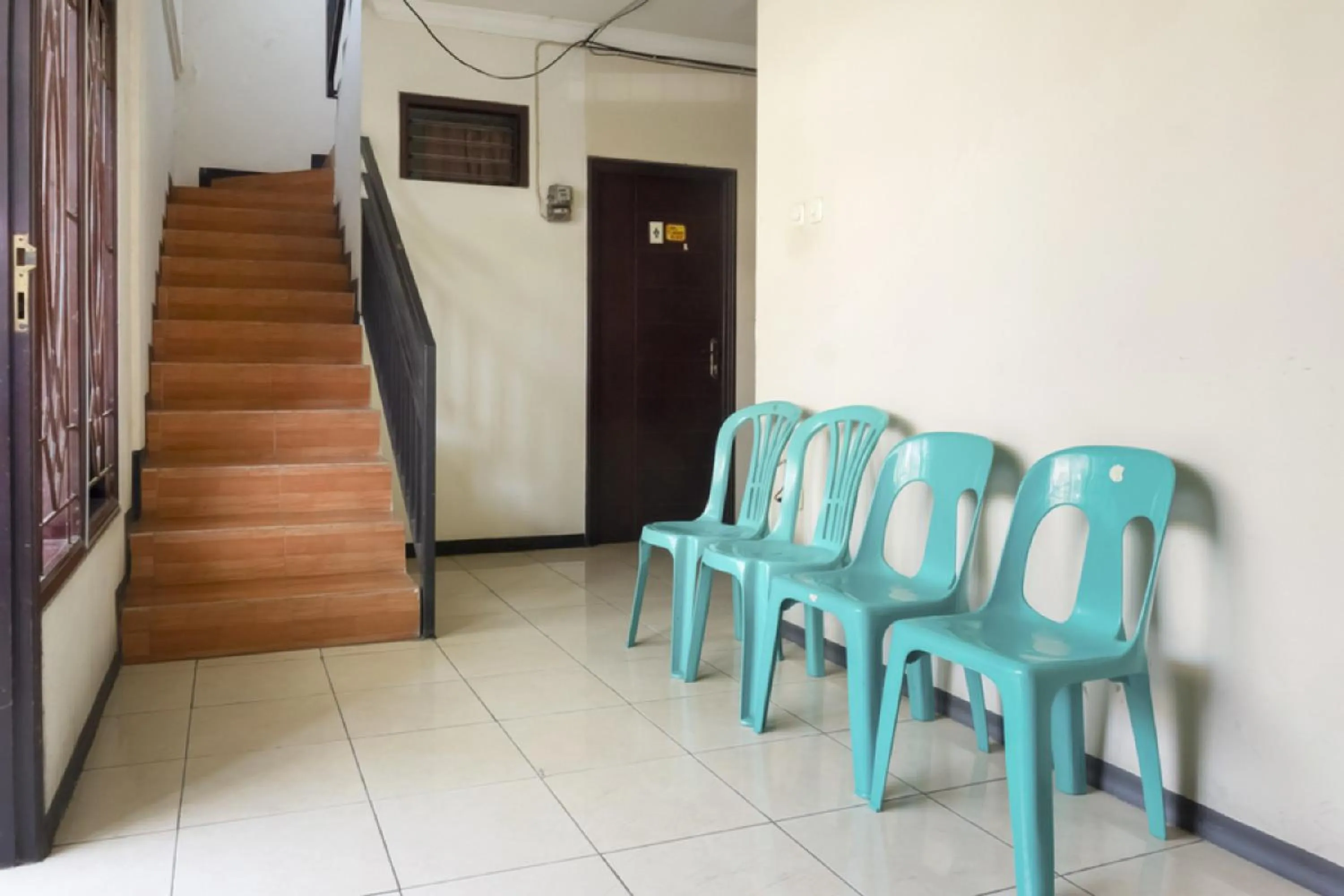 Living room in RedDoorz near Widya Mandala University