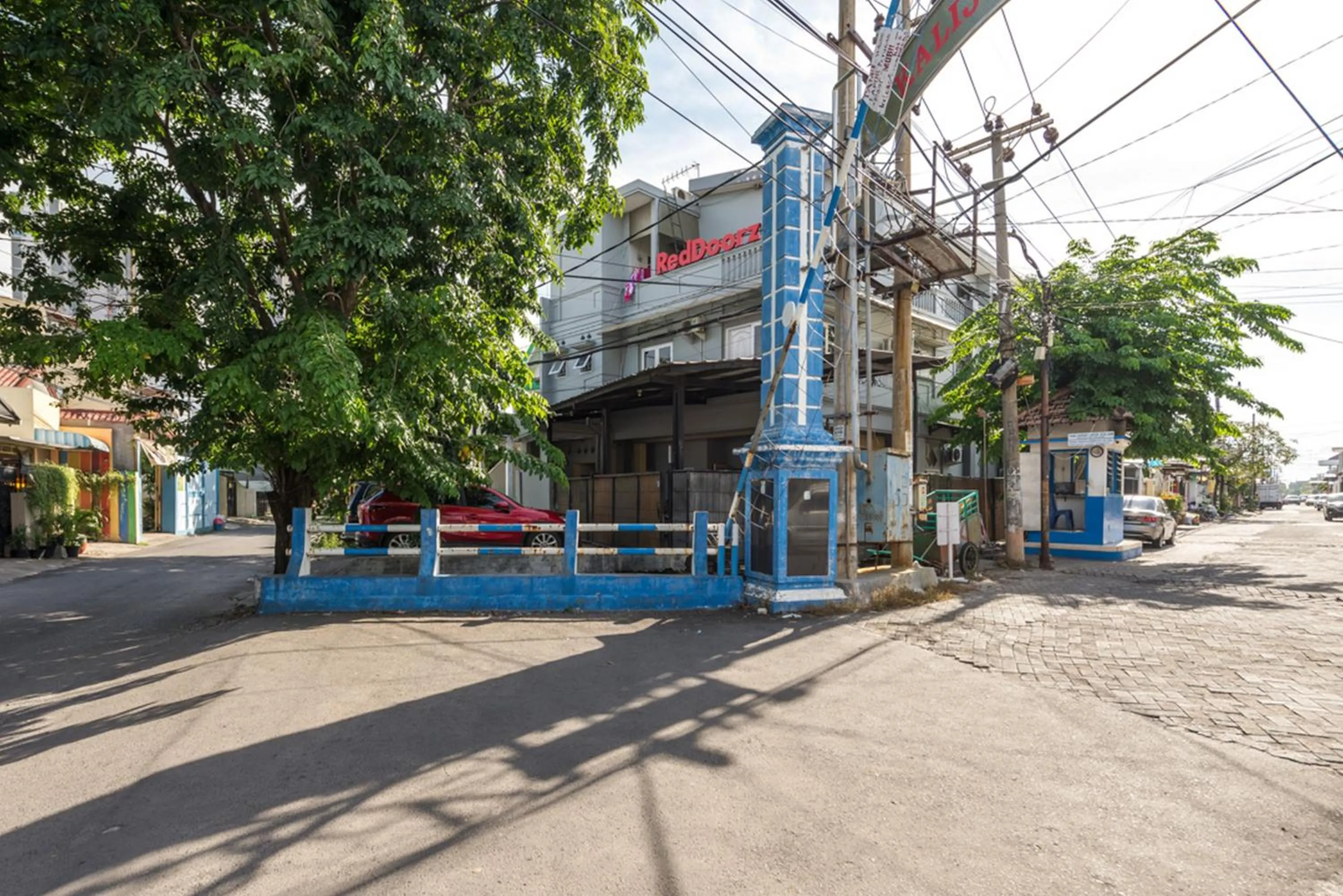 RedDoorz near Widya Mandala University