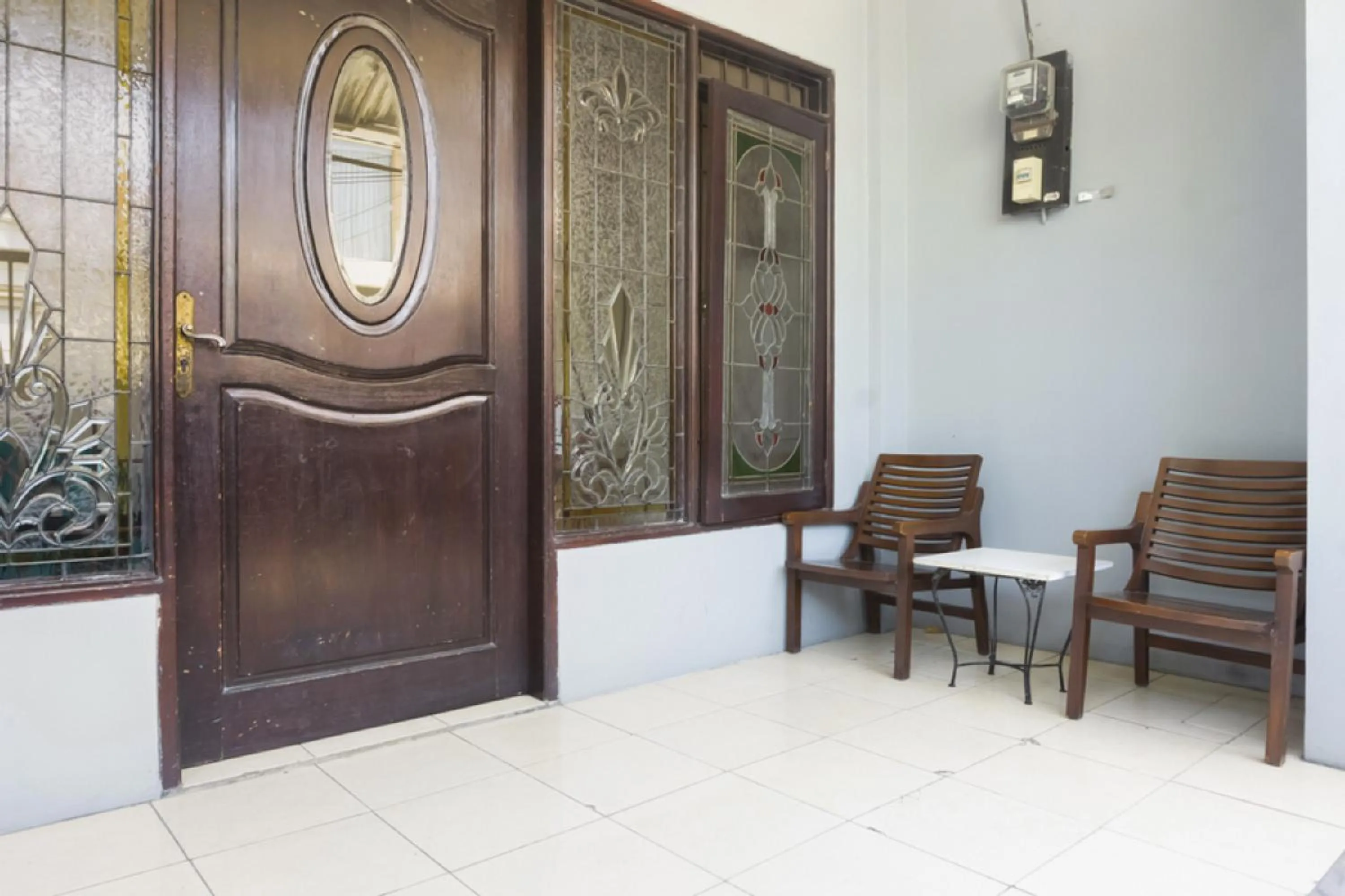 Facade/entrance in RedDoorz near Widya Mandala University