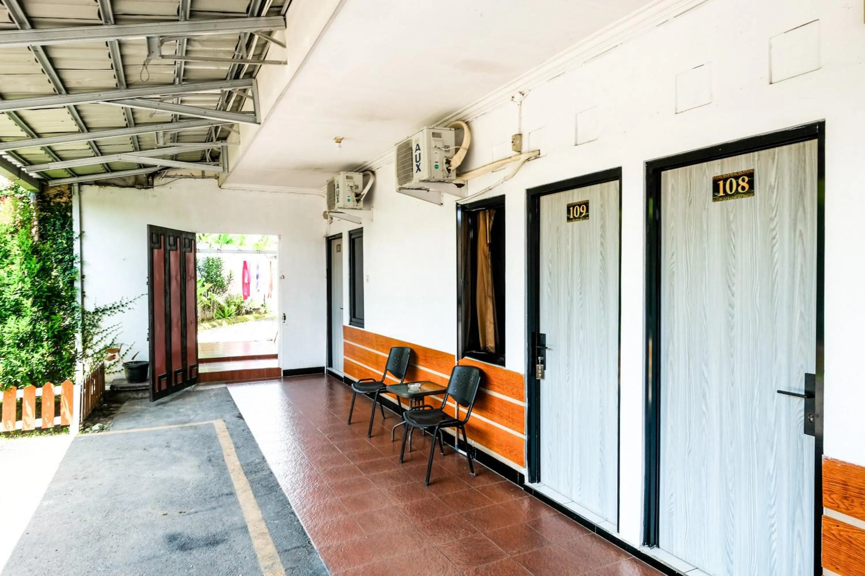 Property building in RedDoorz near GOR Satria 3